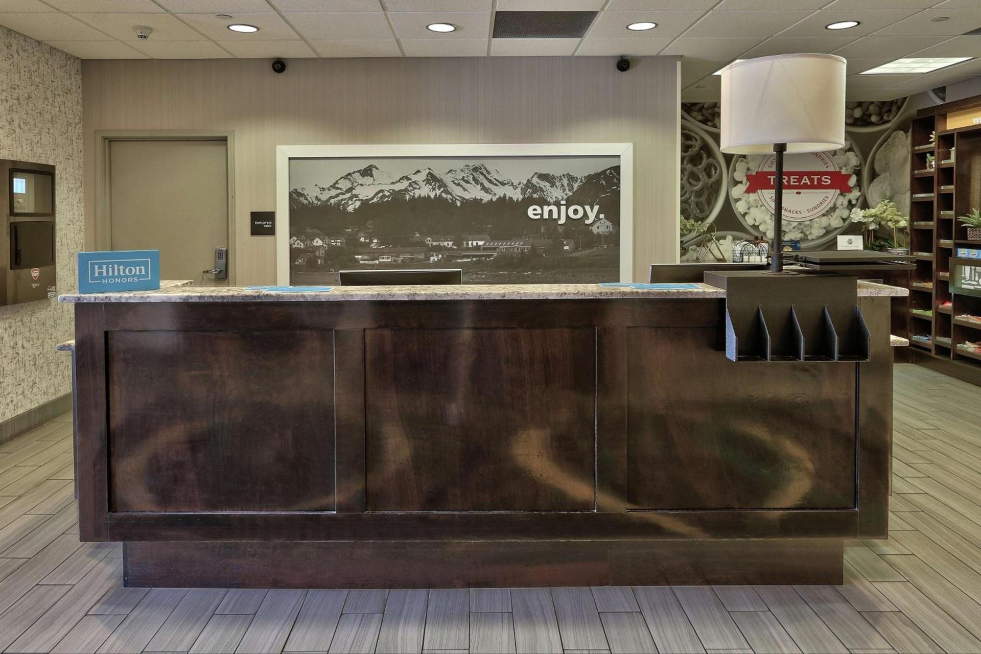 Hampton Inn & Suites Albuquerque Airport photo 6