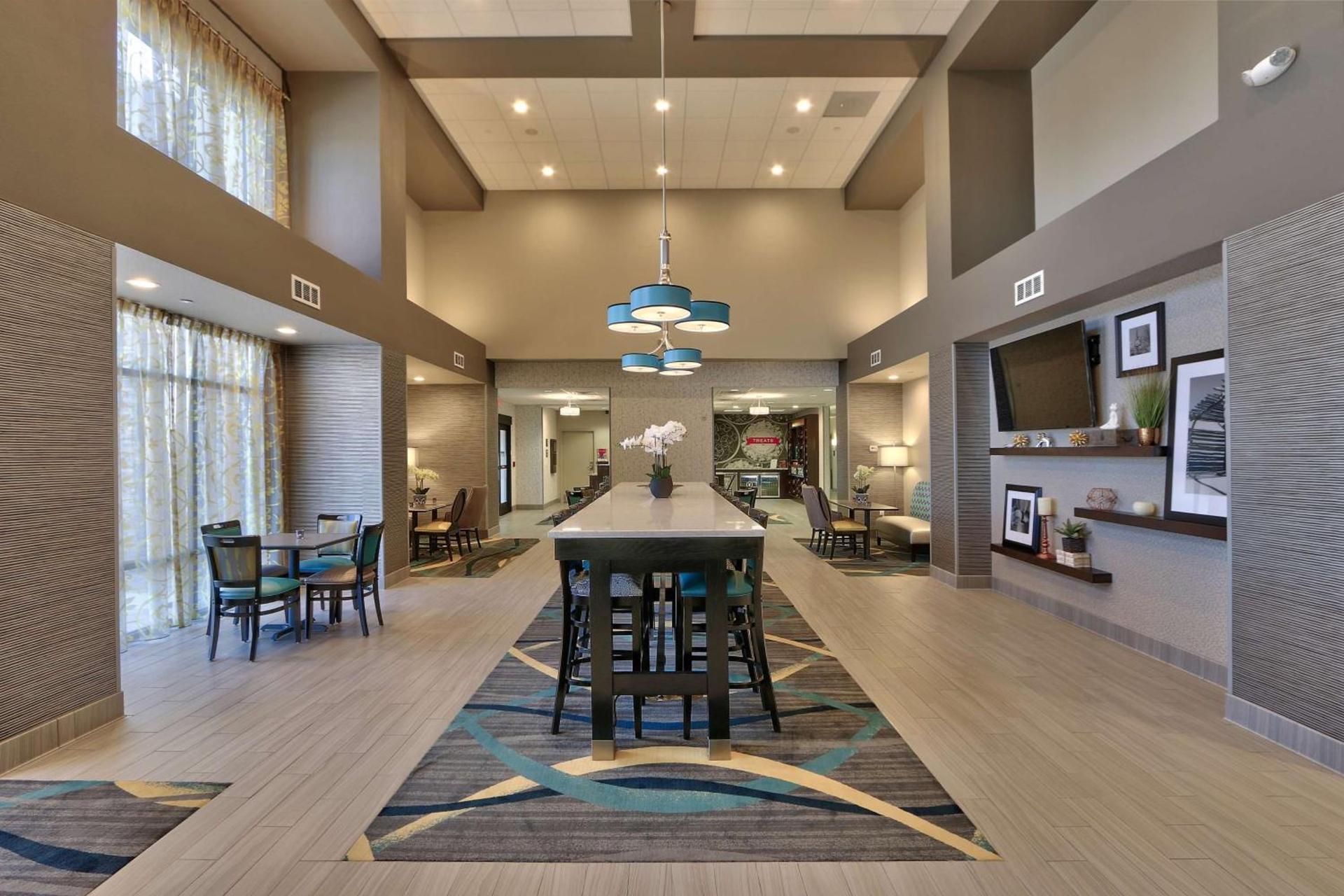 Hampton Inn & Suites Albuquerque Airport photo 12