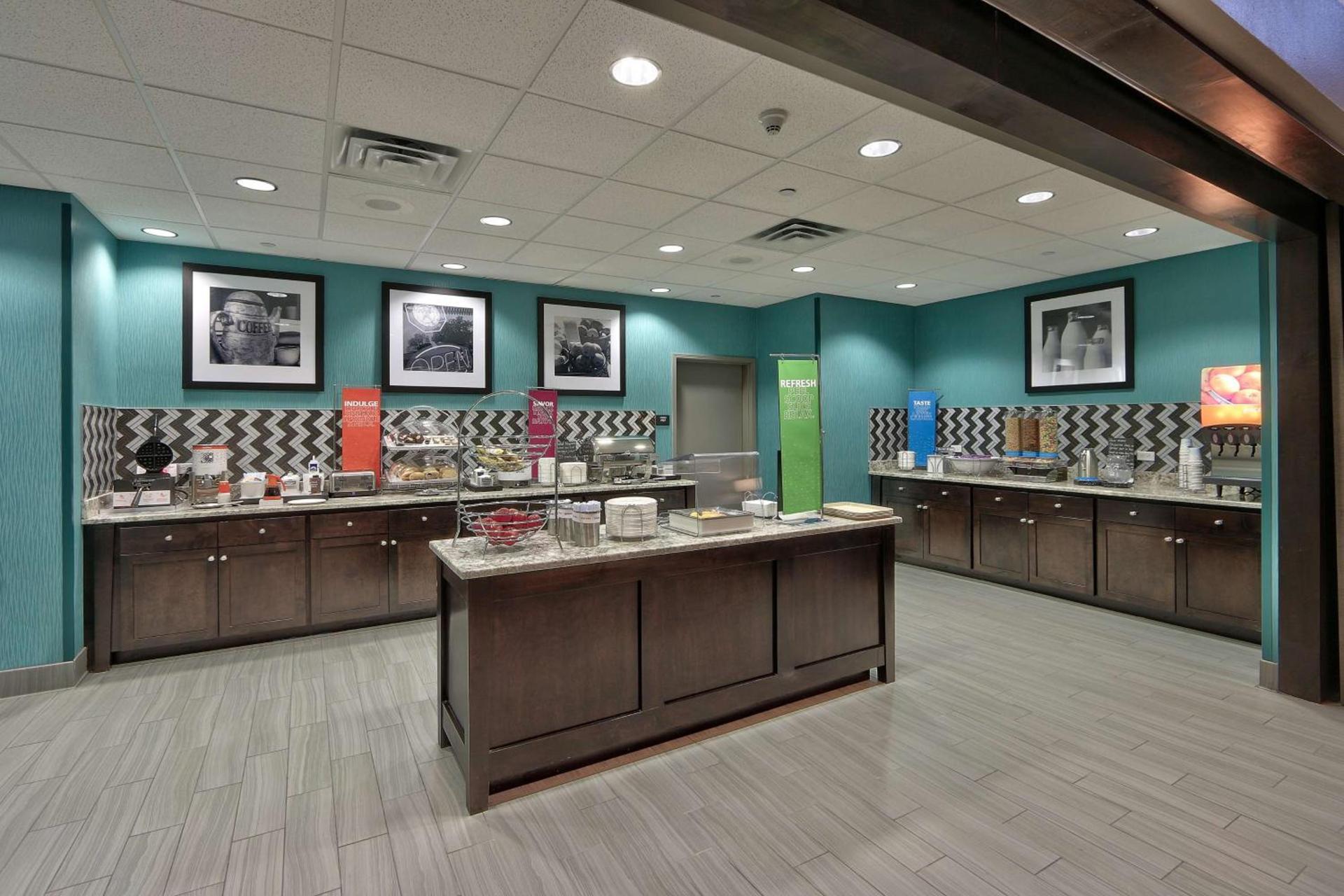 Hampton Inn & Suites Albuquerque Airport photo 13