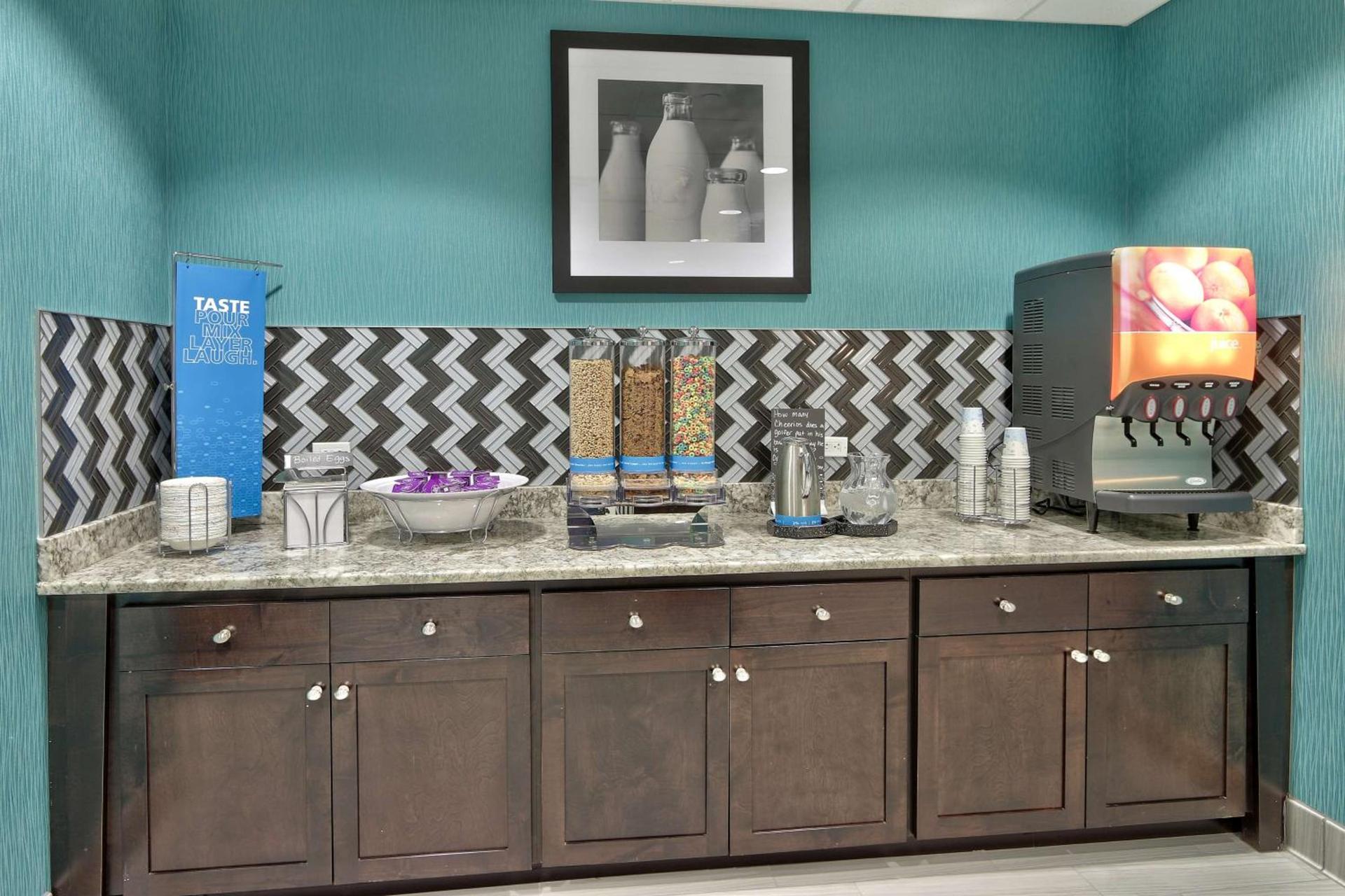 Hampton Inn & Suites Albuquerque Airport photo 16