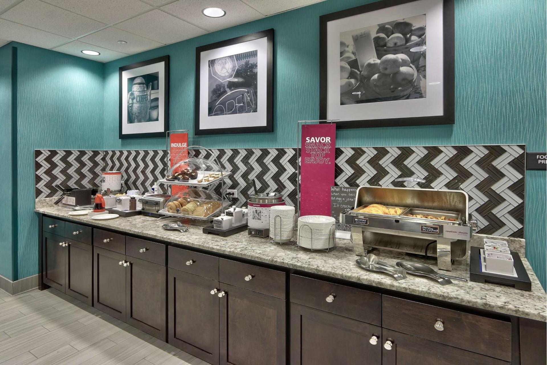 Hampton Inn & Suites Albuquerque Airport photo 17