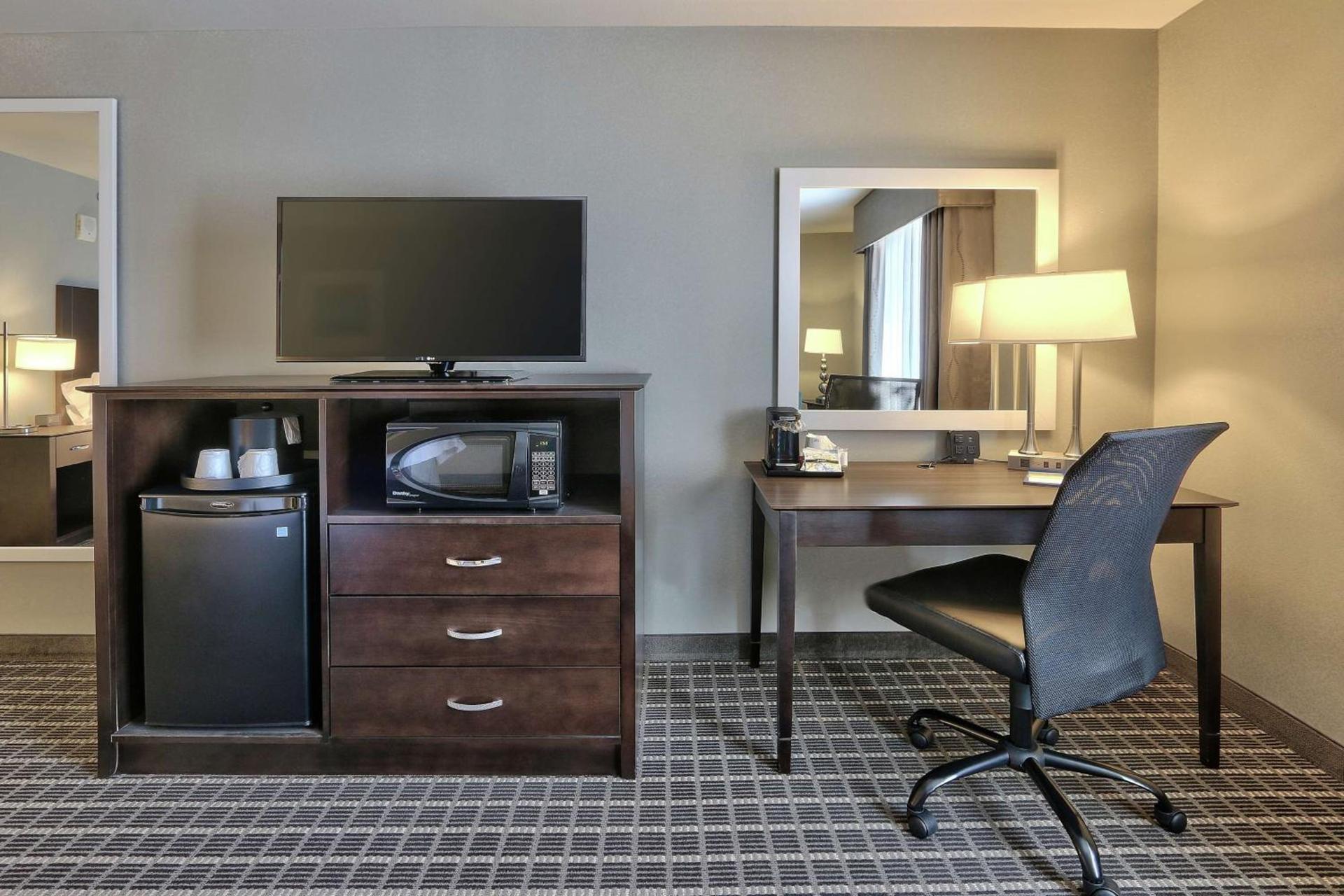 Hampton Inn & Suites Albuquerque Airport photo 19