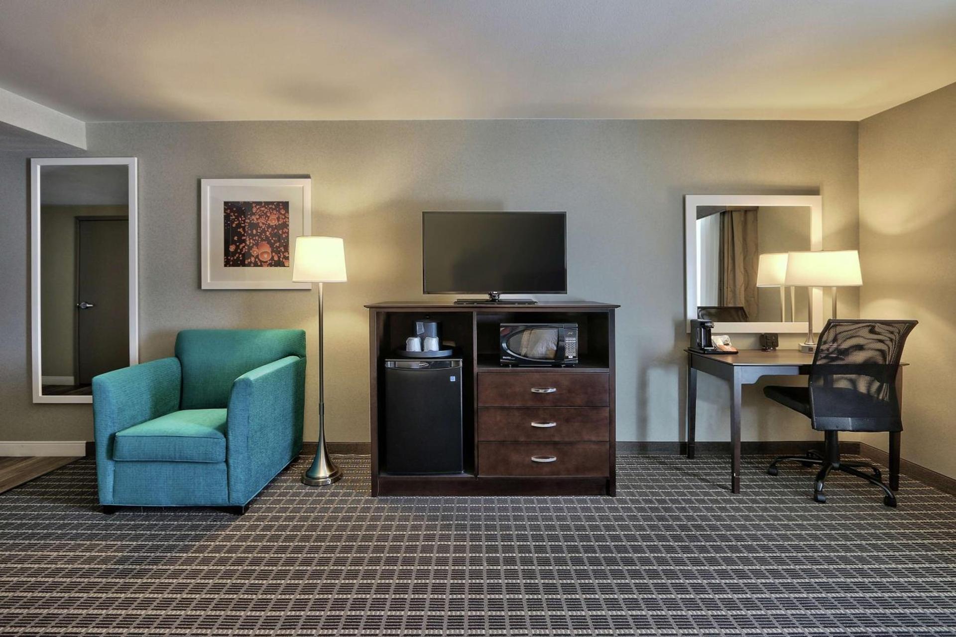 Hampton Inn & Suites Albuquerque Airport photo 21