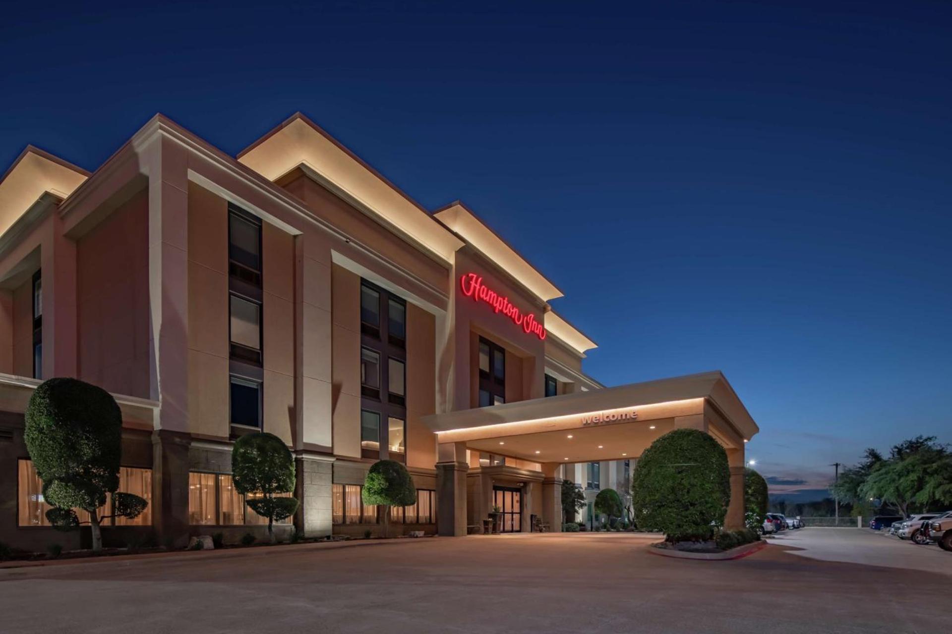 Hampton Inn Waco North photo 1