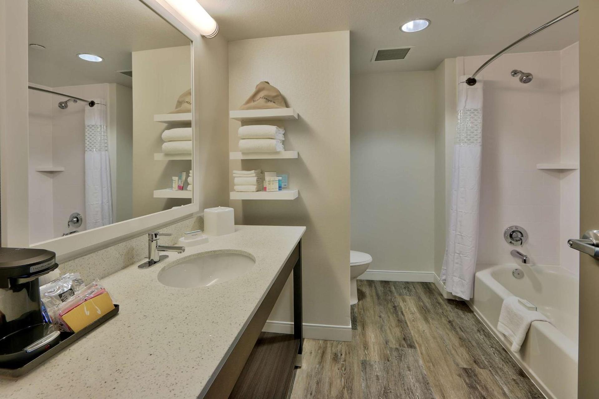 Hampton Inn & Suites Albuquerque Airport photo 24