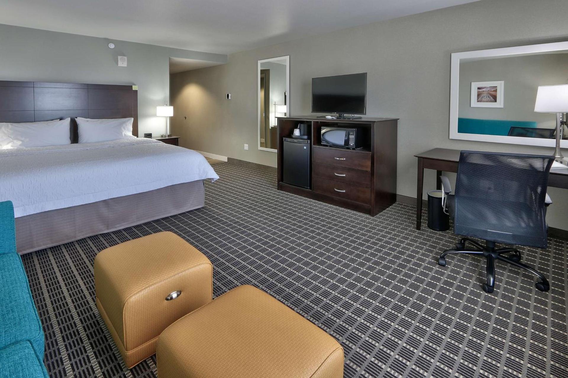 Hampton Inn & Suites Albuquerque Airport photo 26