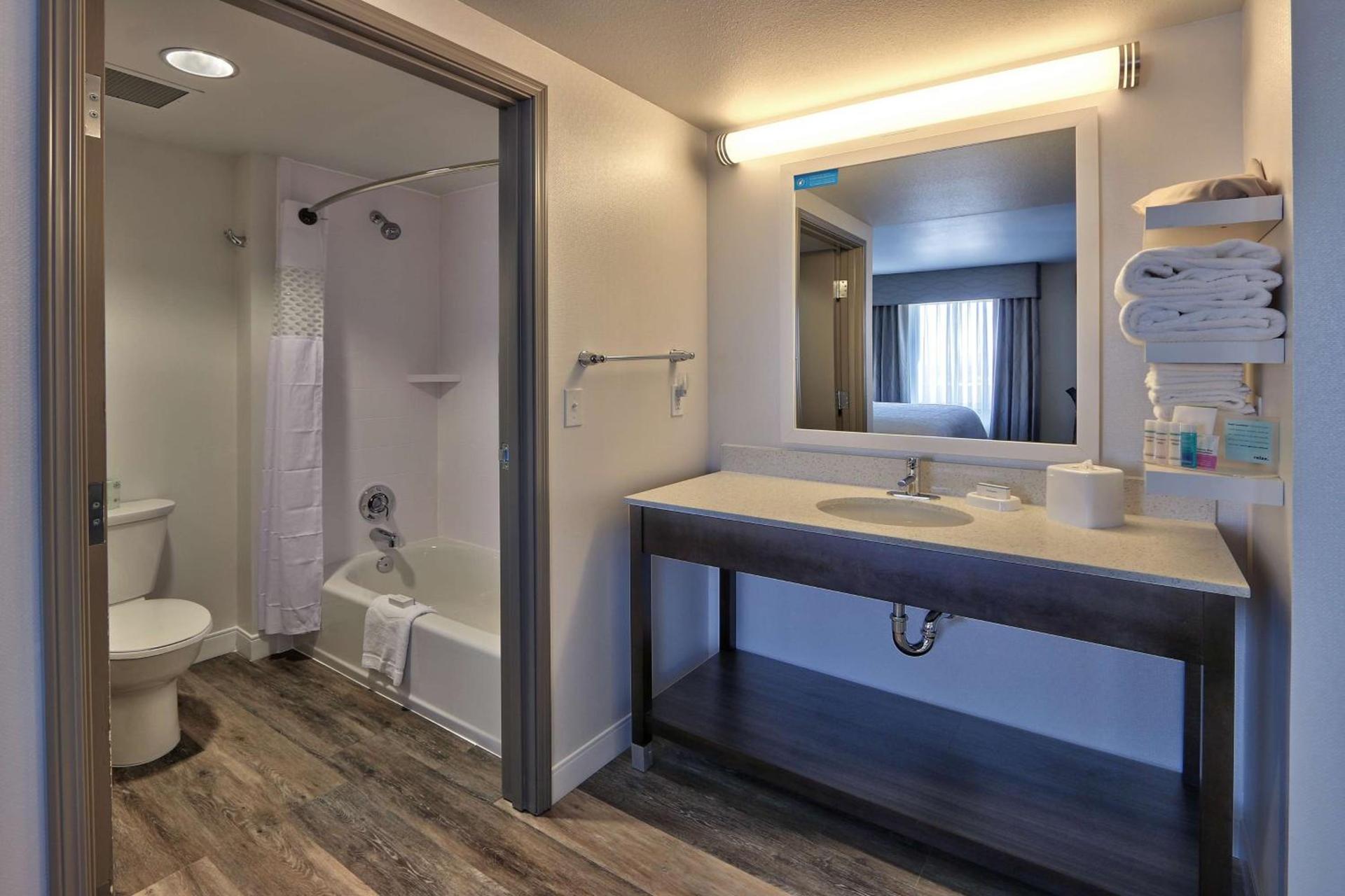 Hampton Inn & Suites Albuquerque Airport photo 27