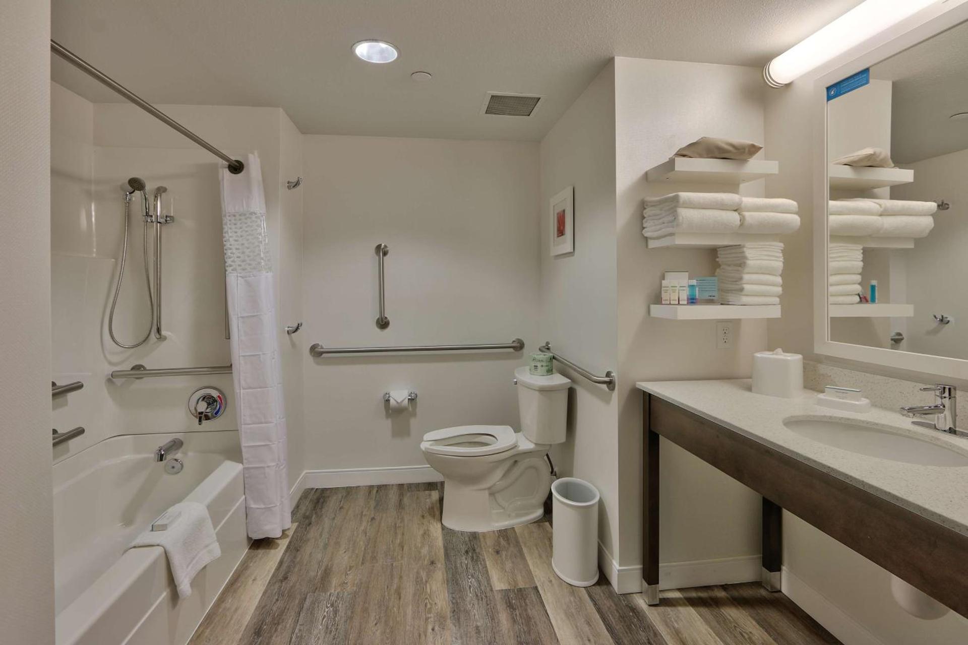Hampton Inn & Suites Albuquerque Airport photo 29