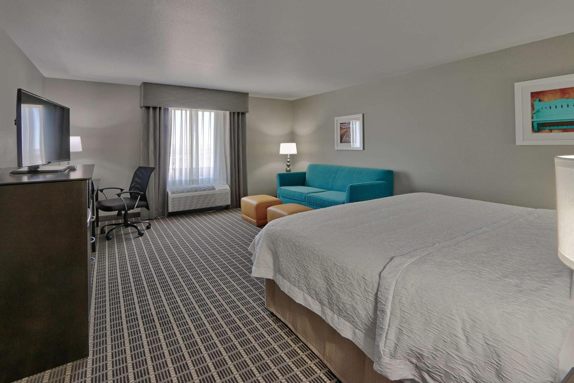 Hampton Inn & Suites Albuquerque Airport photo 32