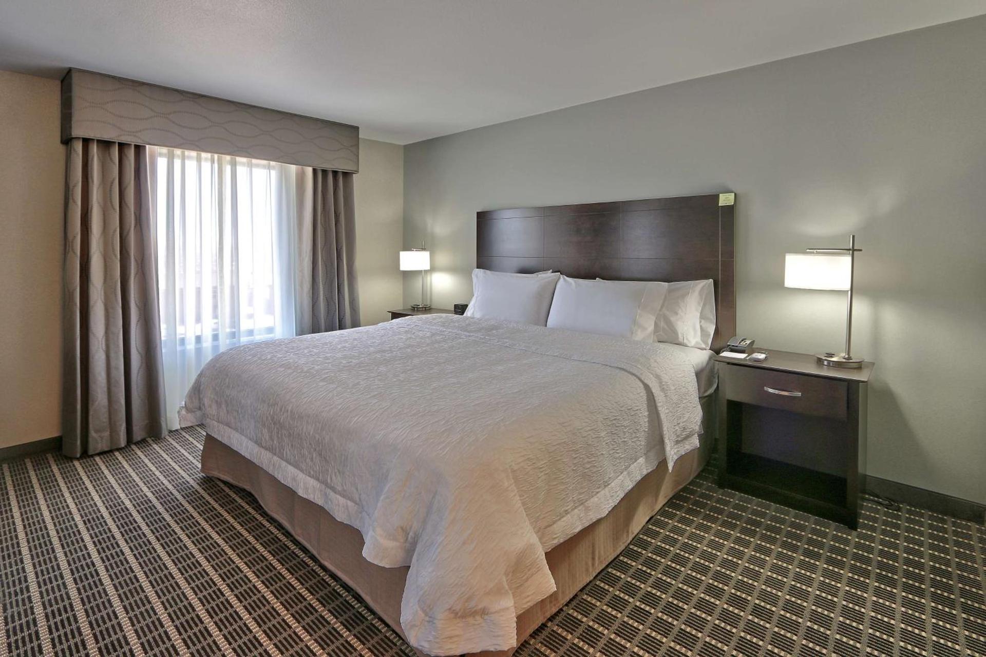 Hampton Inn & Suites Albuquerque Airport photo 34