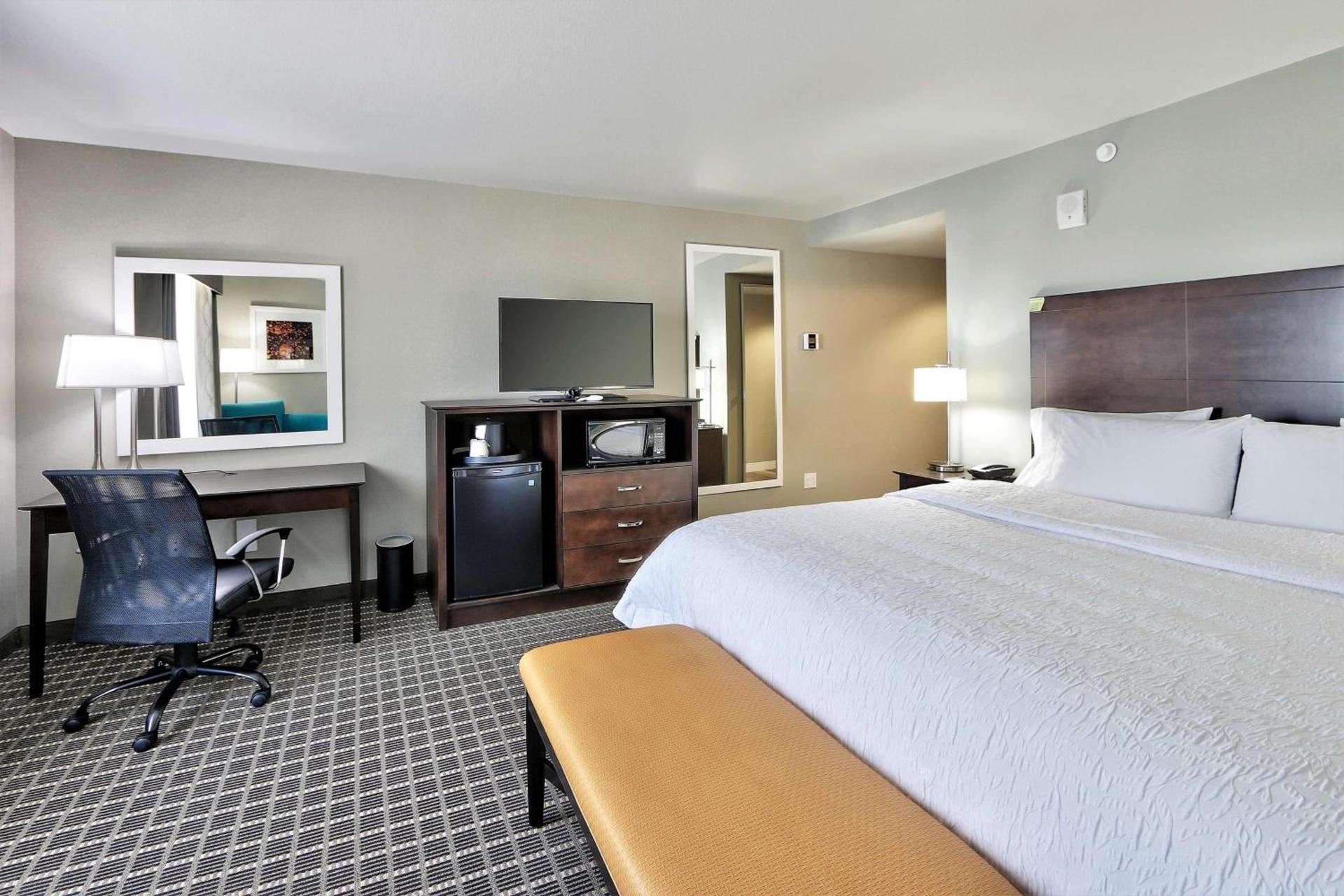 Hampton Inn & Suites Albuquerque Airport photo 41