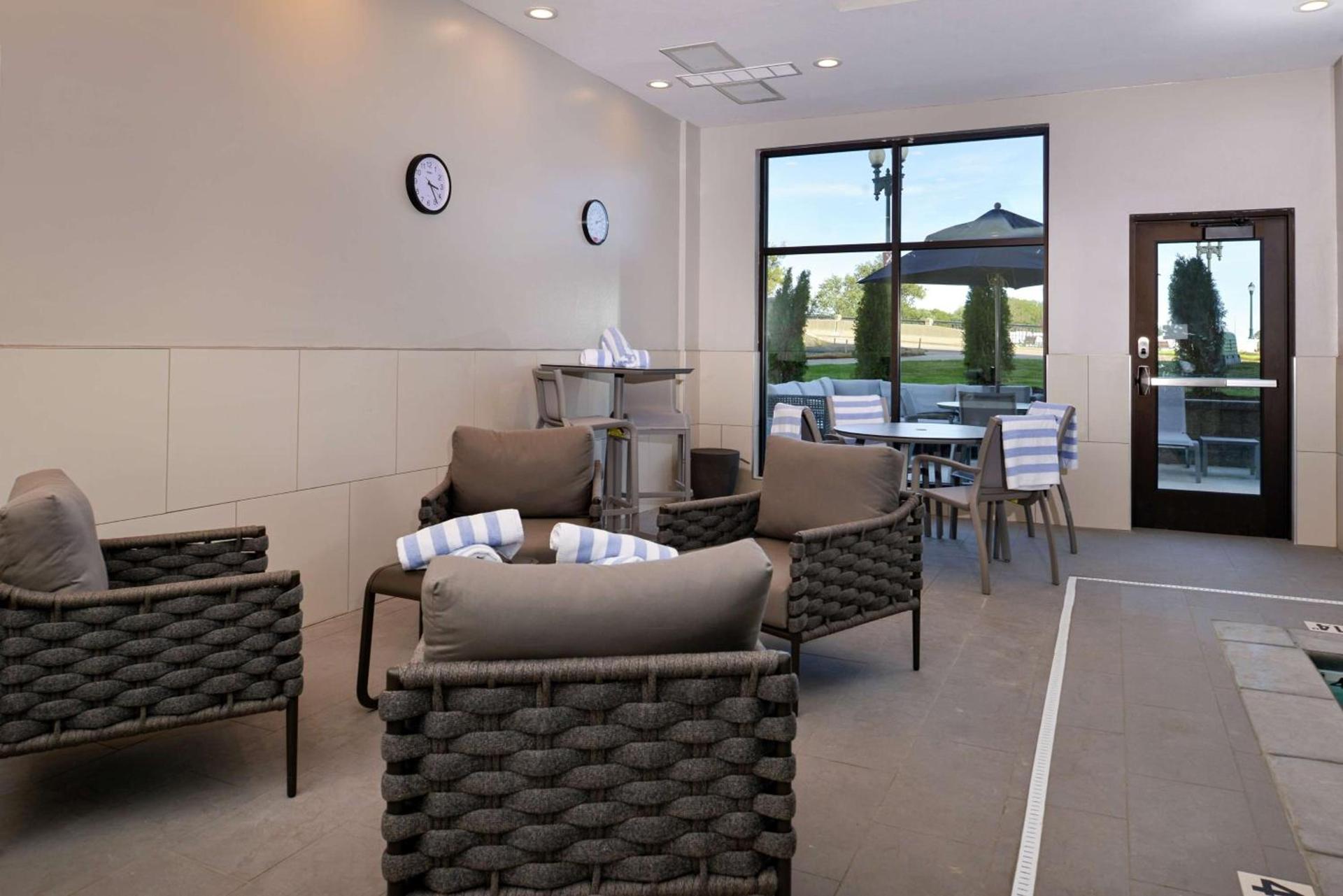 Hampton Inn Cedar Falls Downtown, Ia photo 17