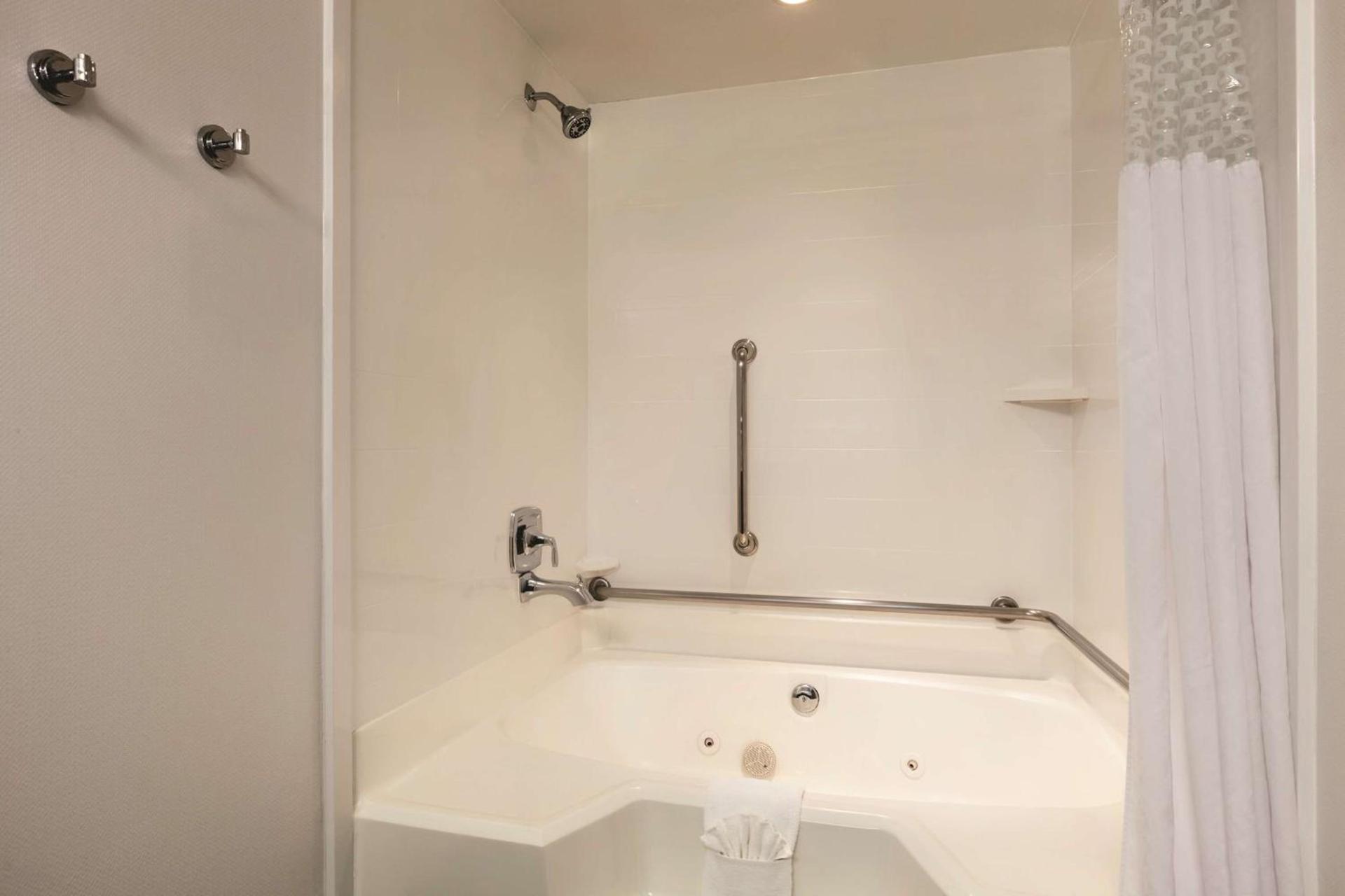 Hampton Inn Richmond/Ashland photo 43