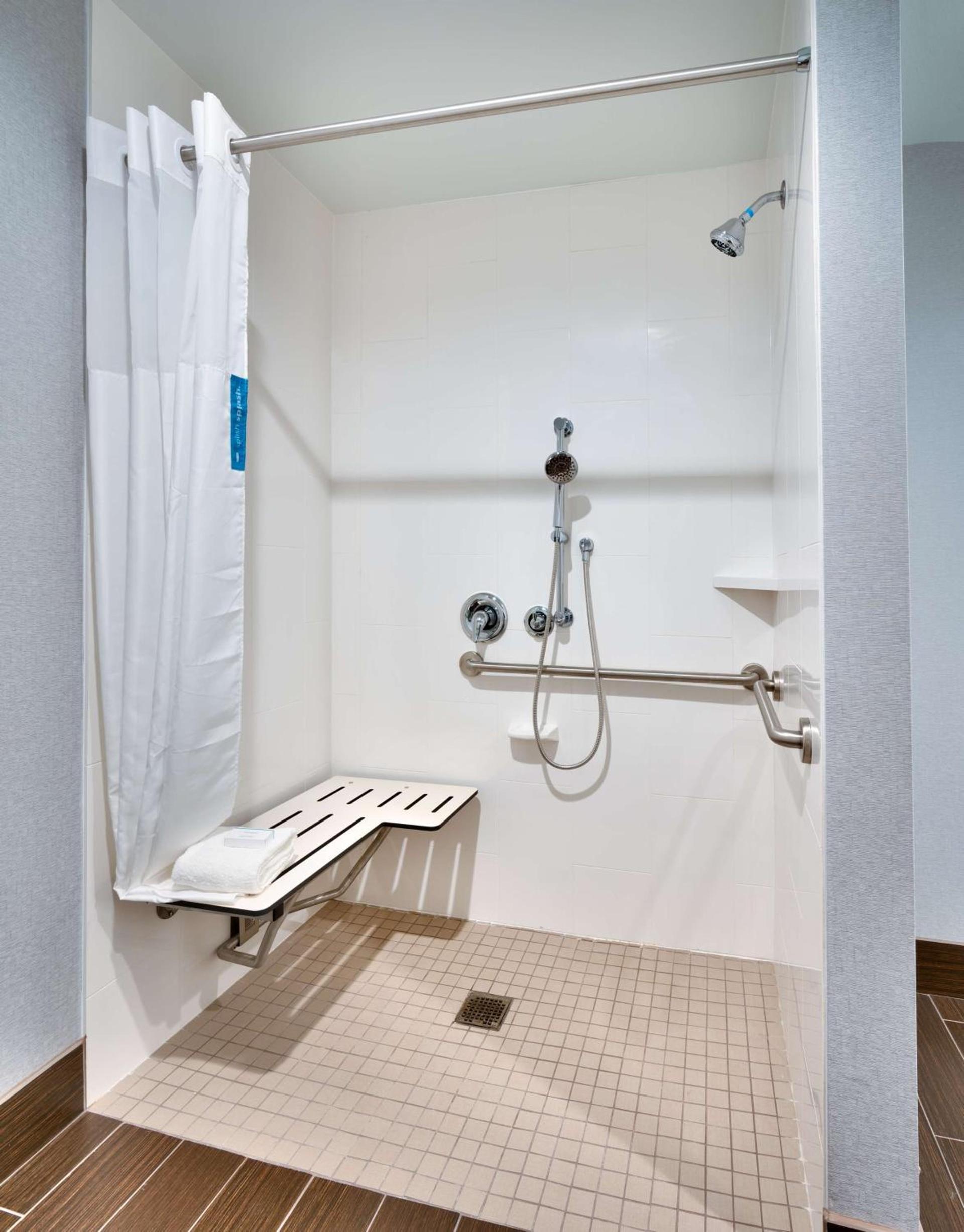 Hampton Inn & Suites Anaheim Resort Convention Center photo 7