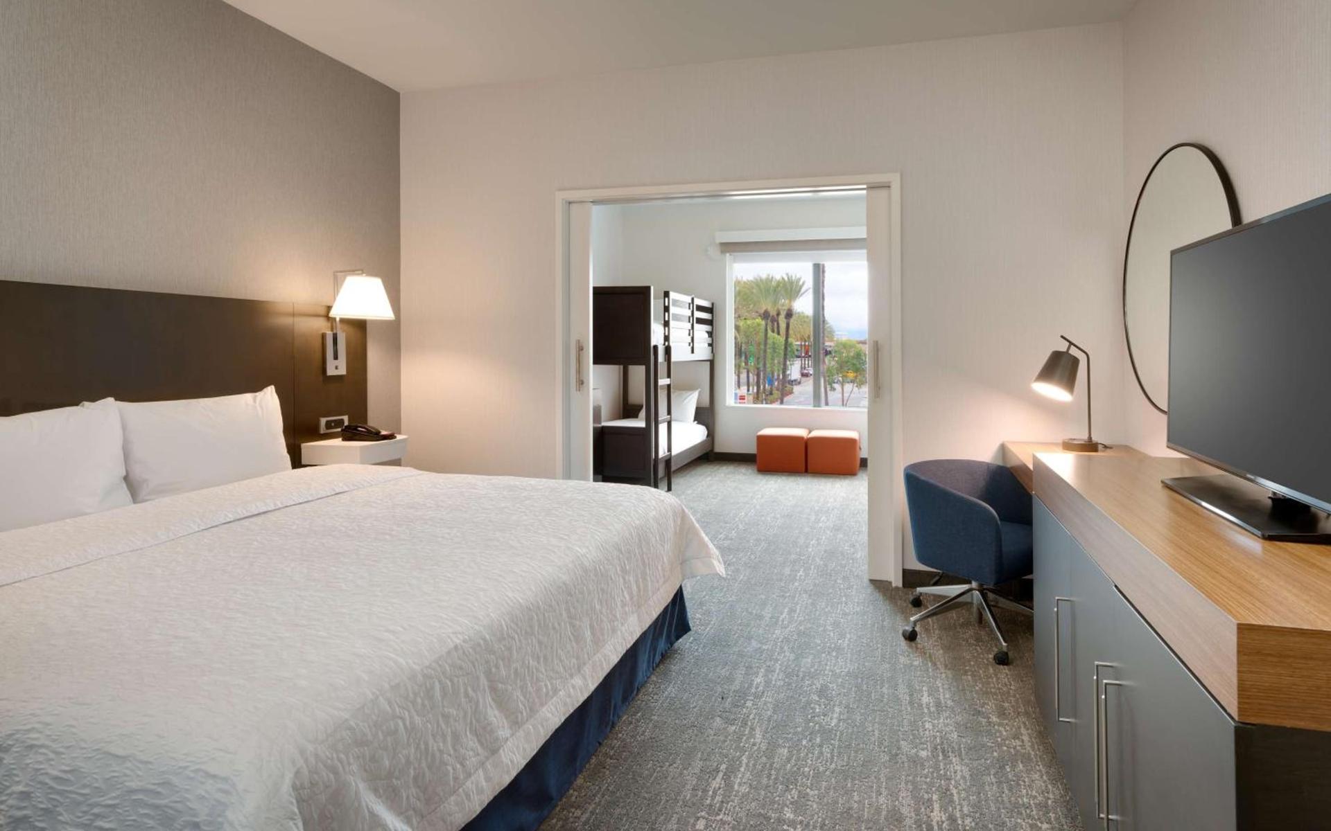 Hampton Inn & Suites Anaheim Resort Convention Center photo 11