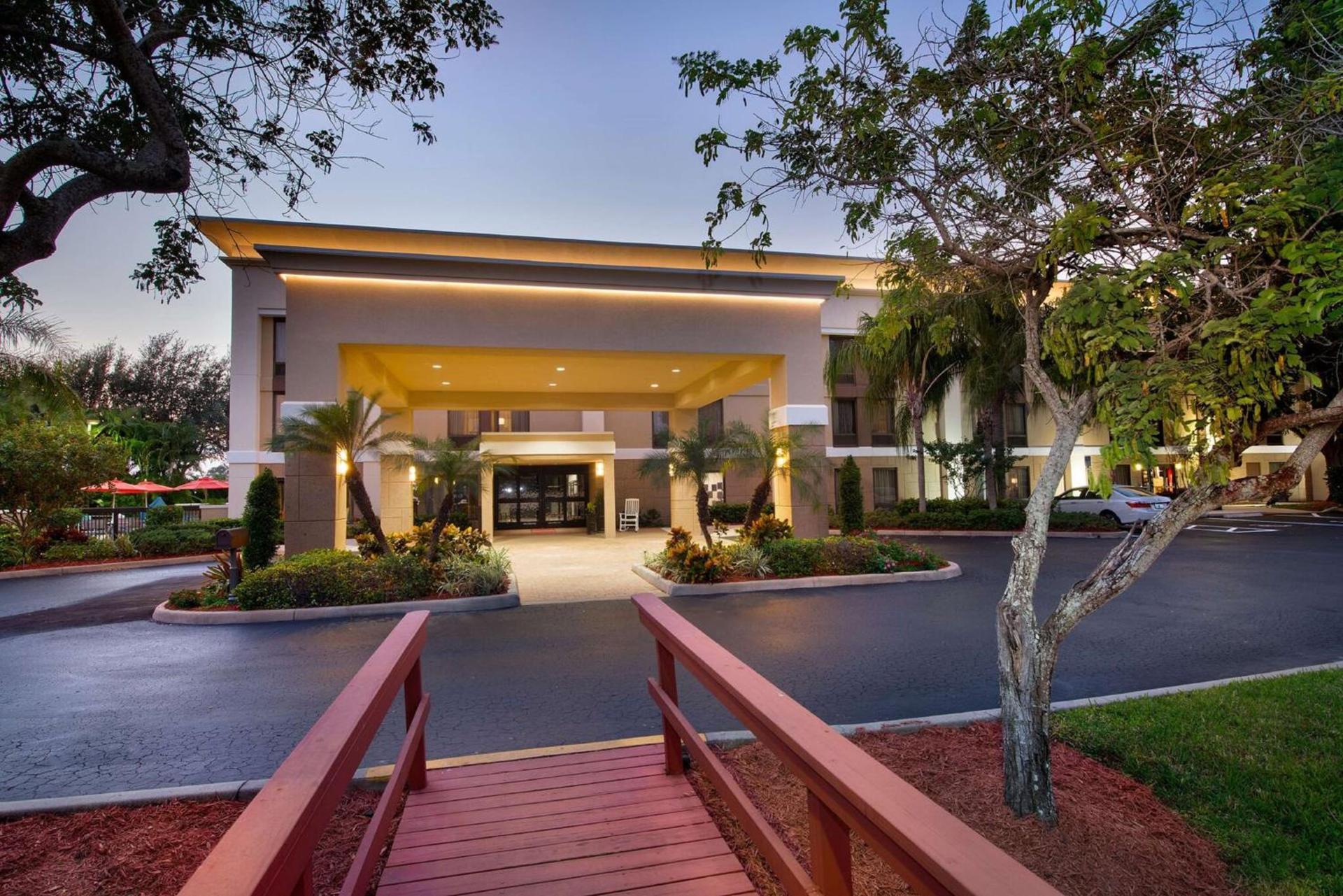 Hampton Inn Naples - I-75 photo 1