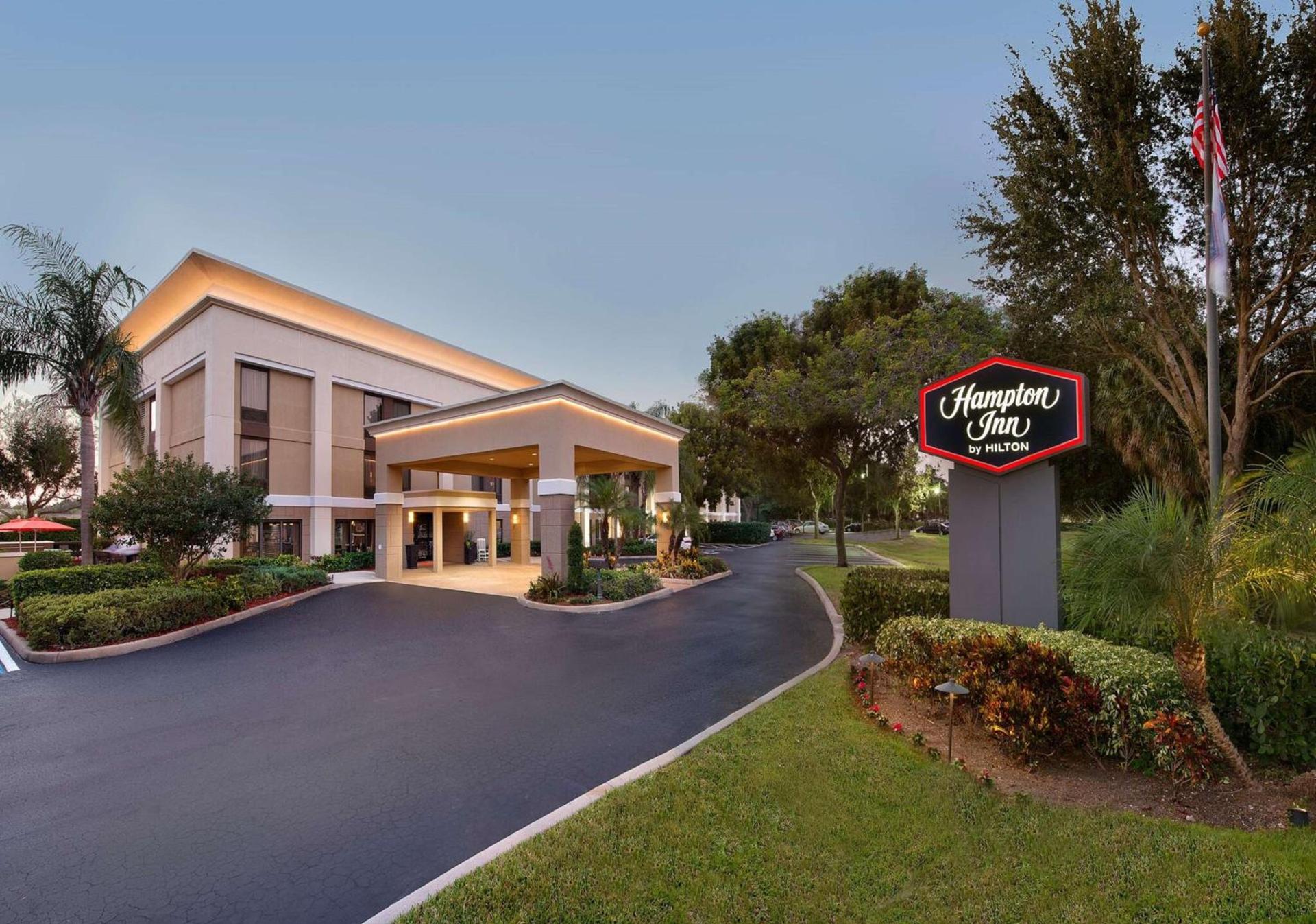 Hampton Inn Naples - I-75 photo 3