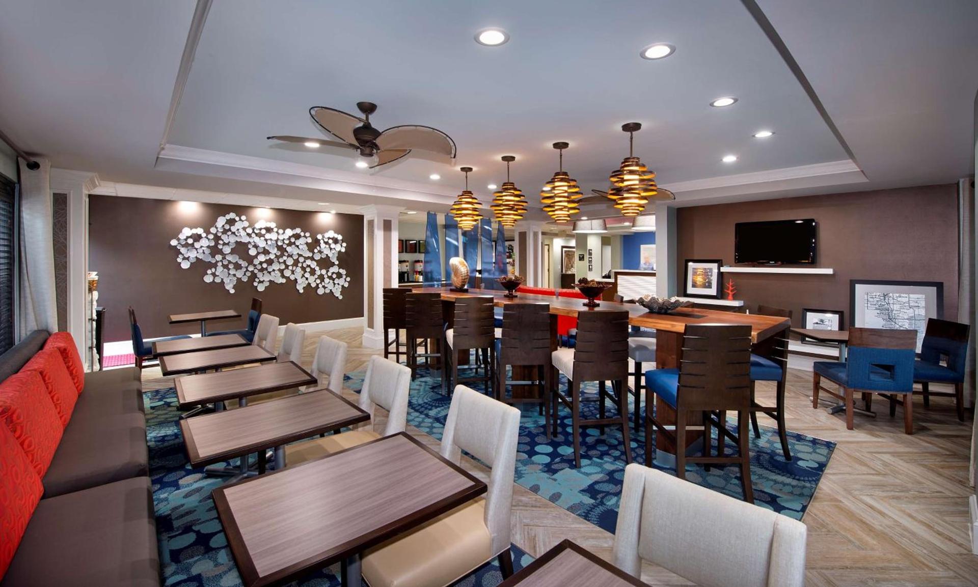 Hampton Inn Naples - I-75 photo 6