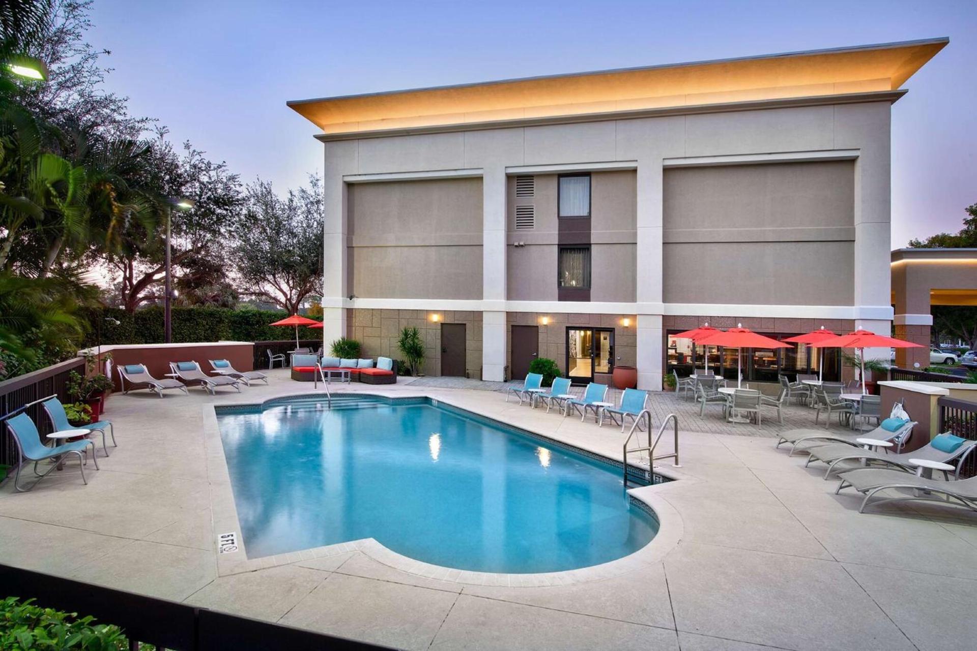 Hampton Inn Naples - I-75 photo 10