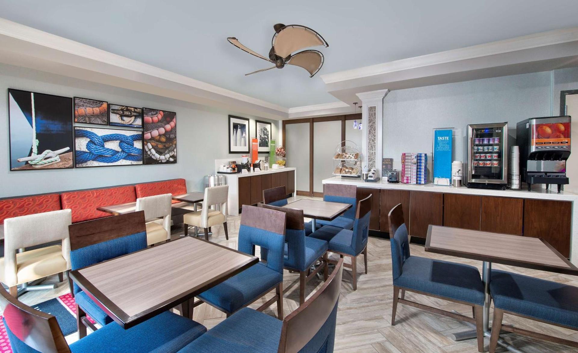 Hampton Inn Naples - I-75 photo 11