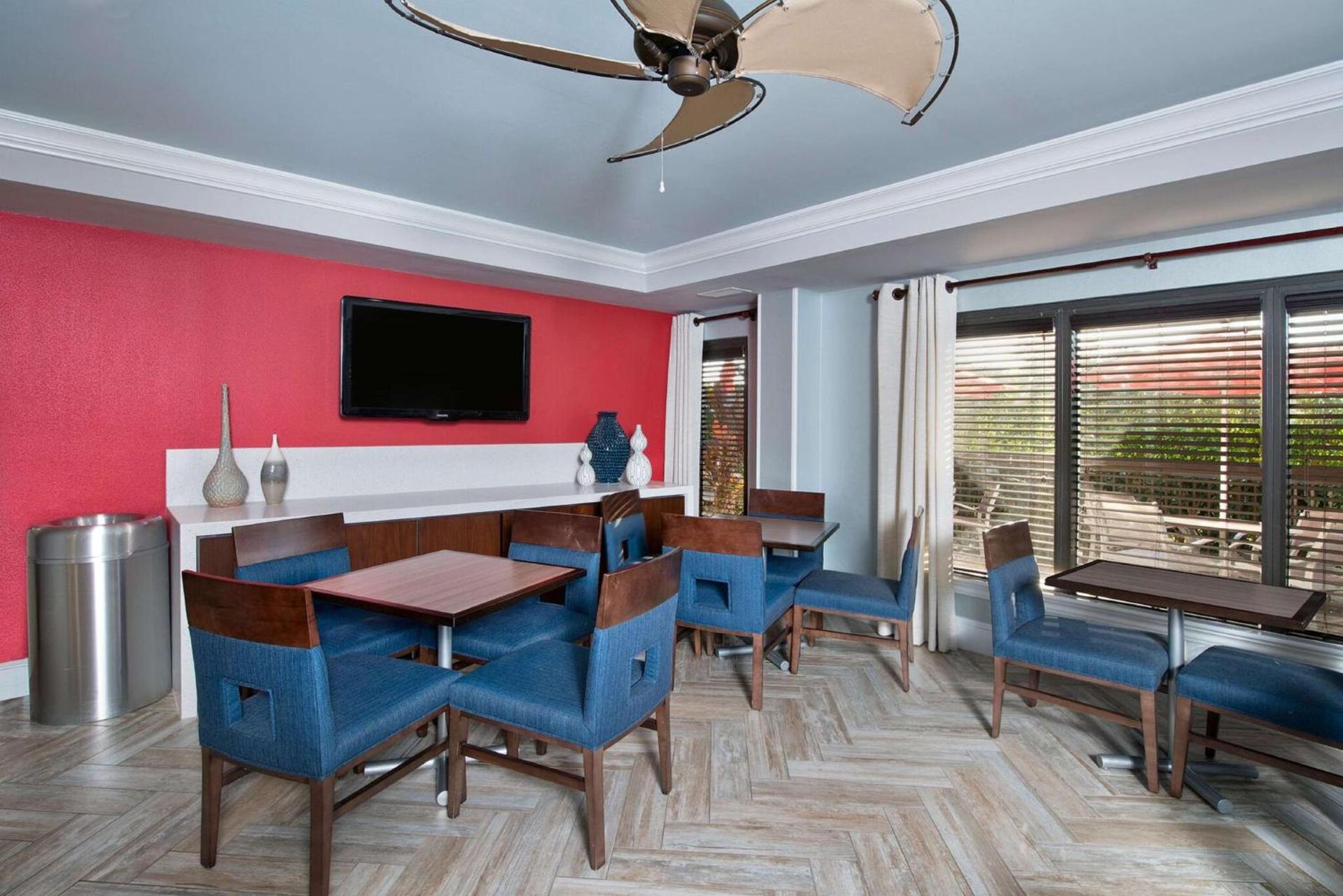 Hampton Inn Naples - I-75 photo 12