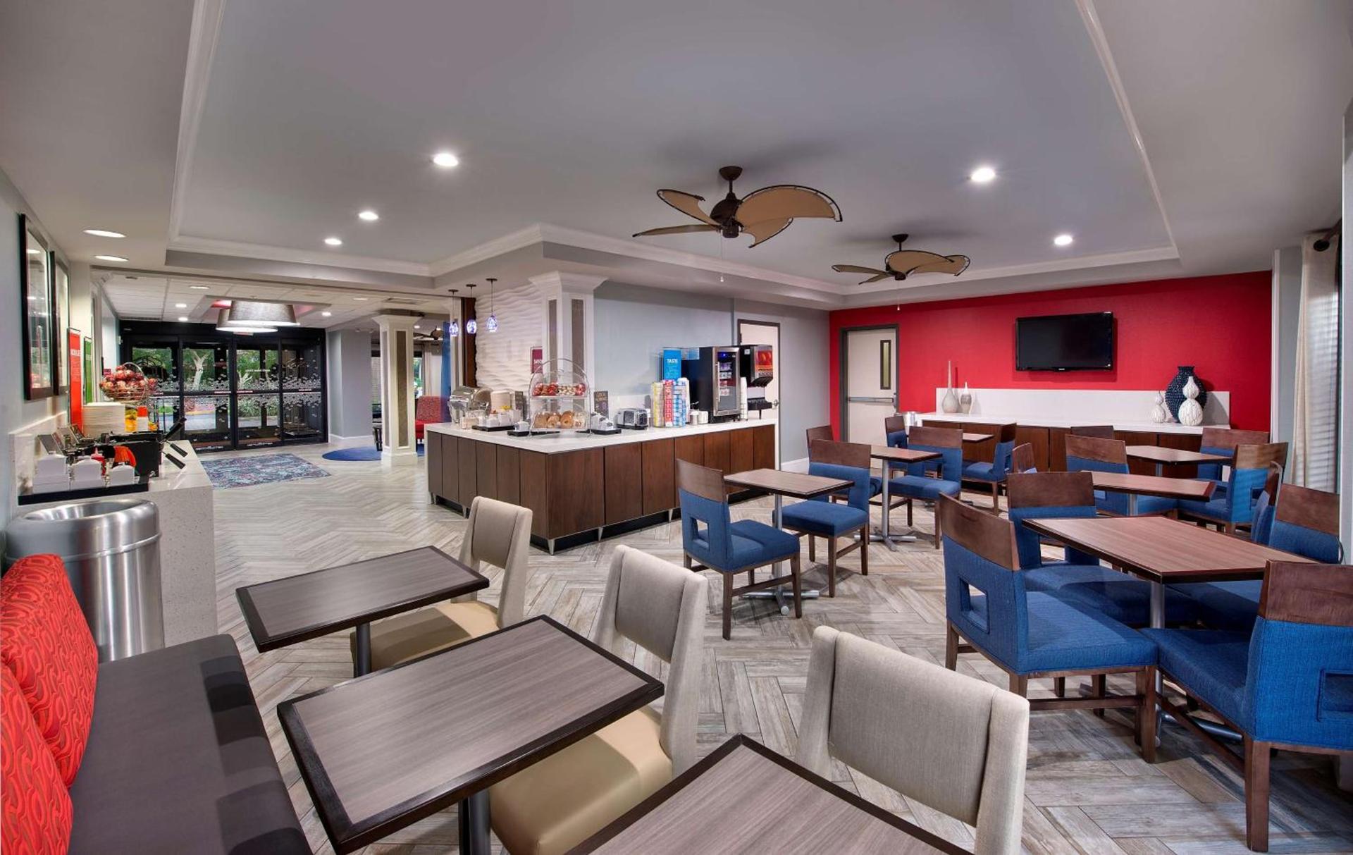 Hampton Inn Naples - I-75 photo 13