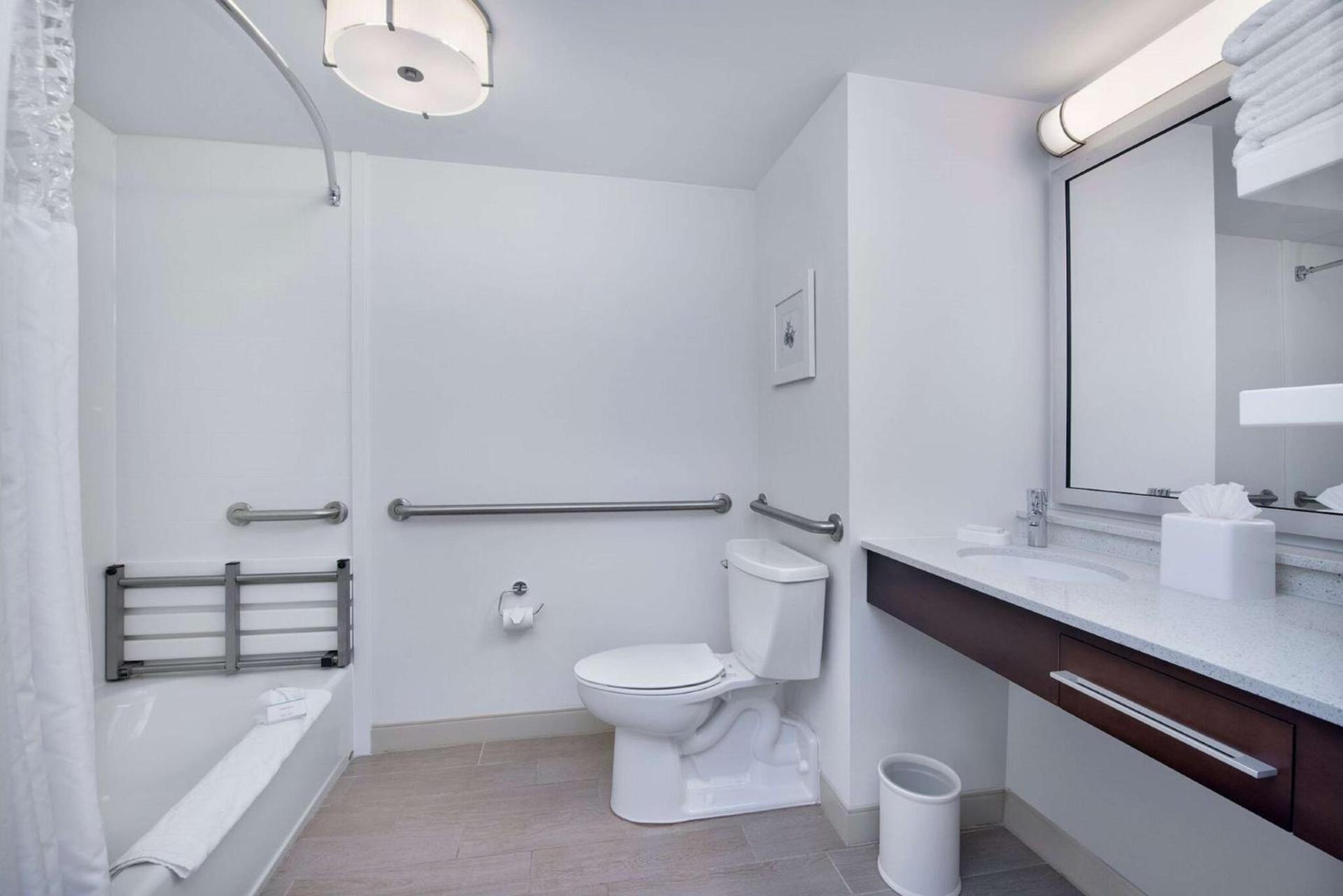 Hampton Inn Naples - I-75 photo 19