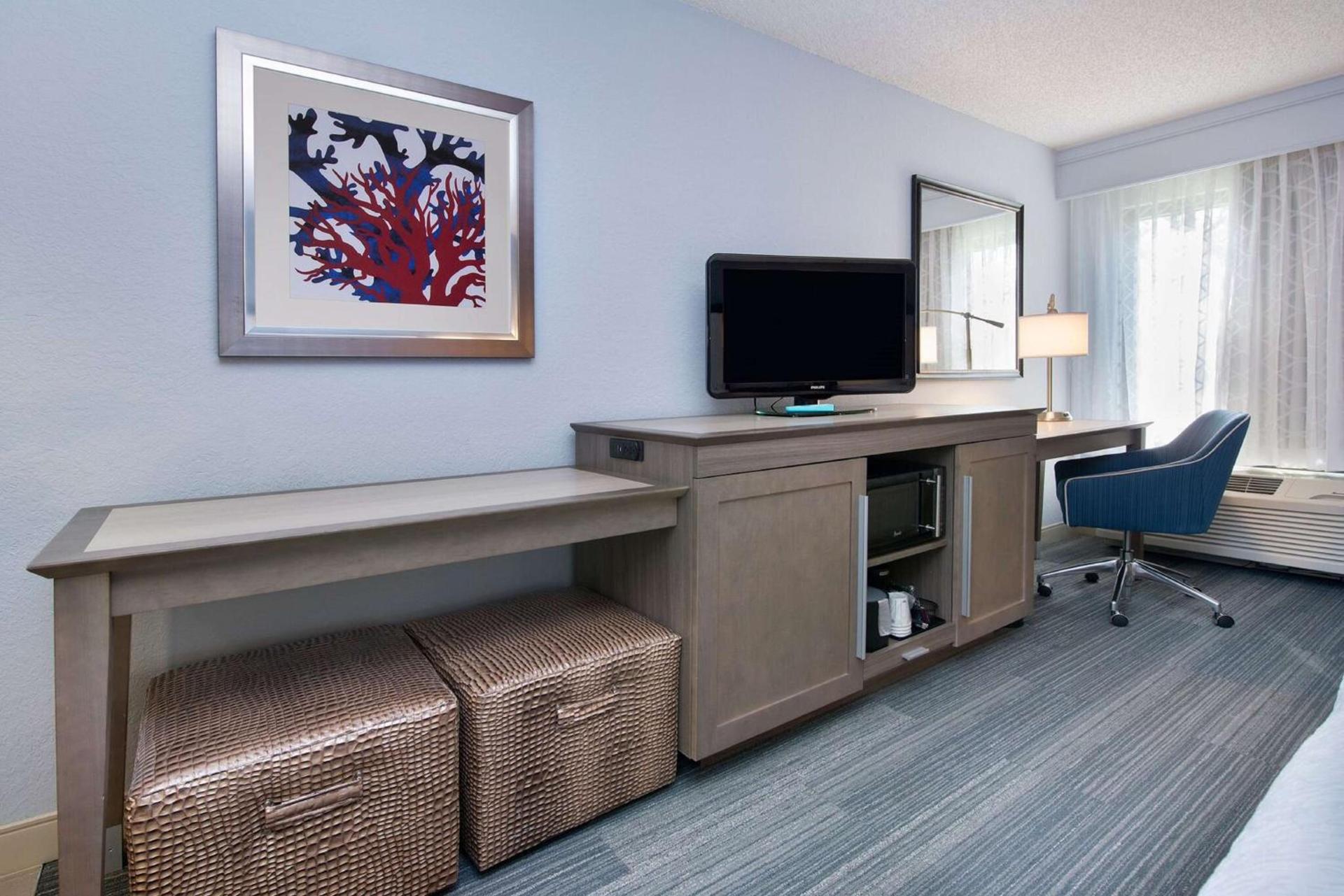 Hampton Inn Naples - I-75 photo 24