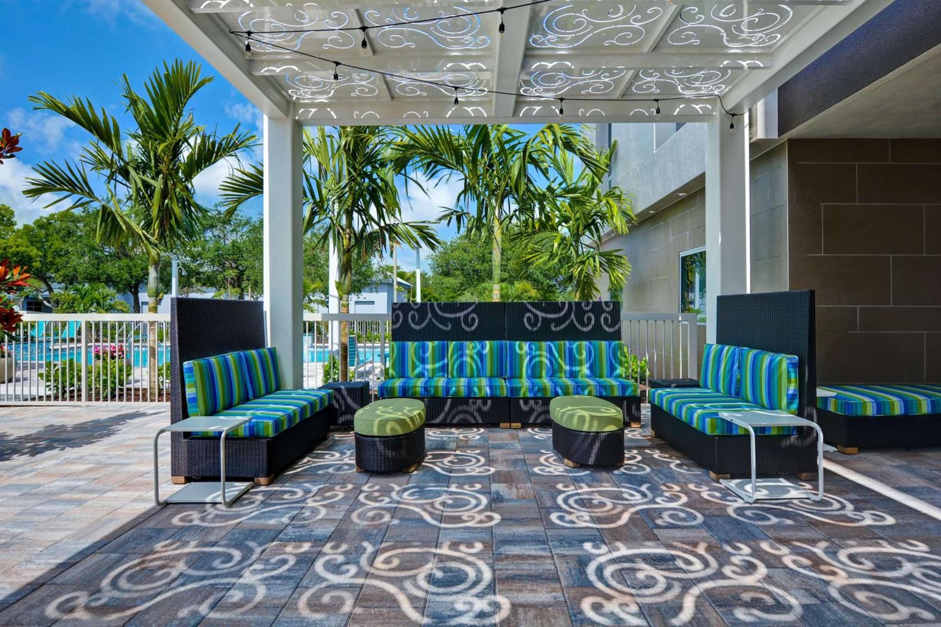 Home2 Suites By Hilton Naples I-75 Pine Ridge Road photo 3