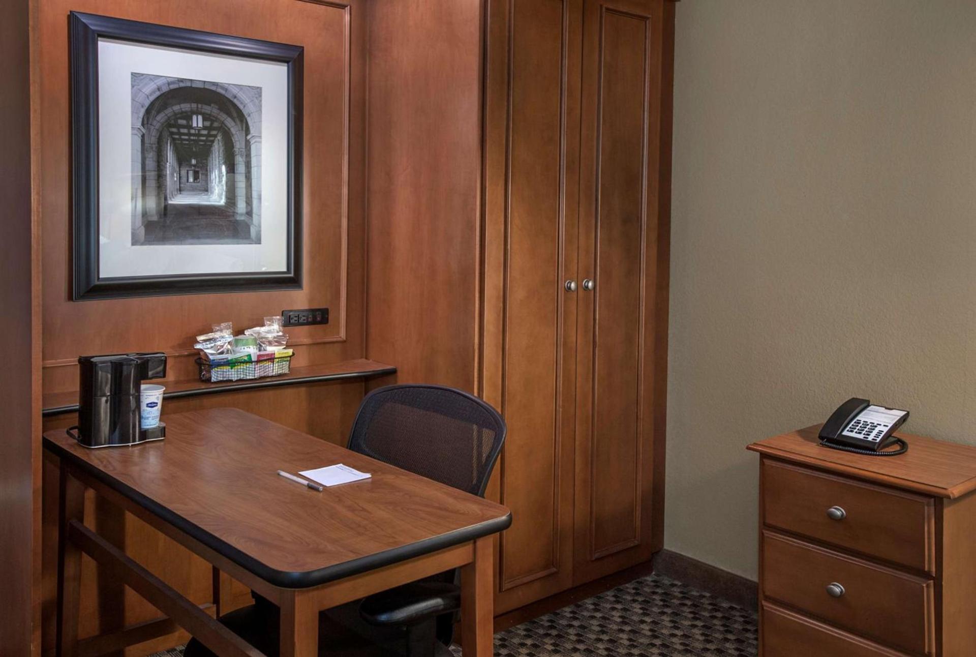 Hampton Inn Ann Arbor-South photo 38