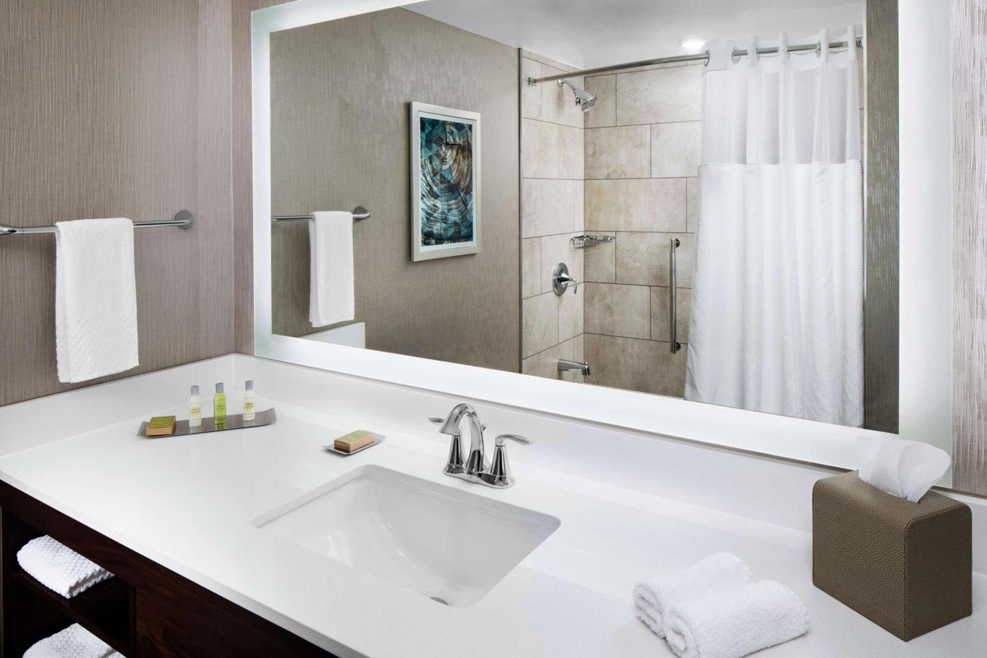 DoubleTree by Hilton Nashua photo 16