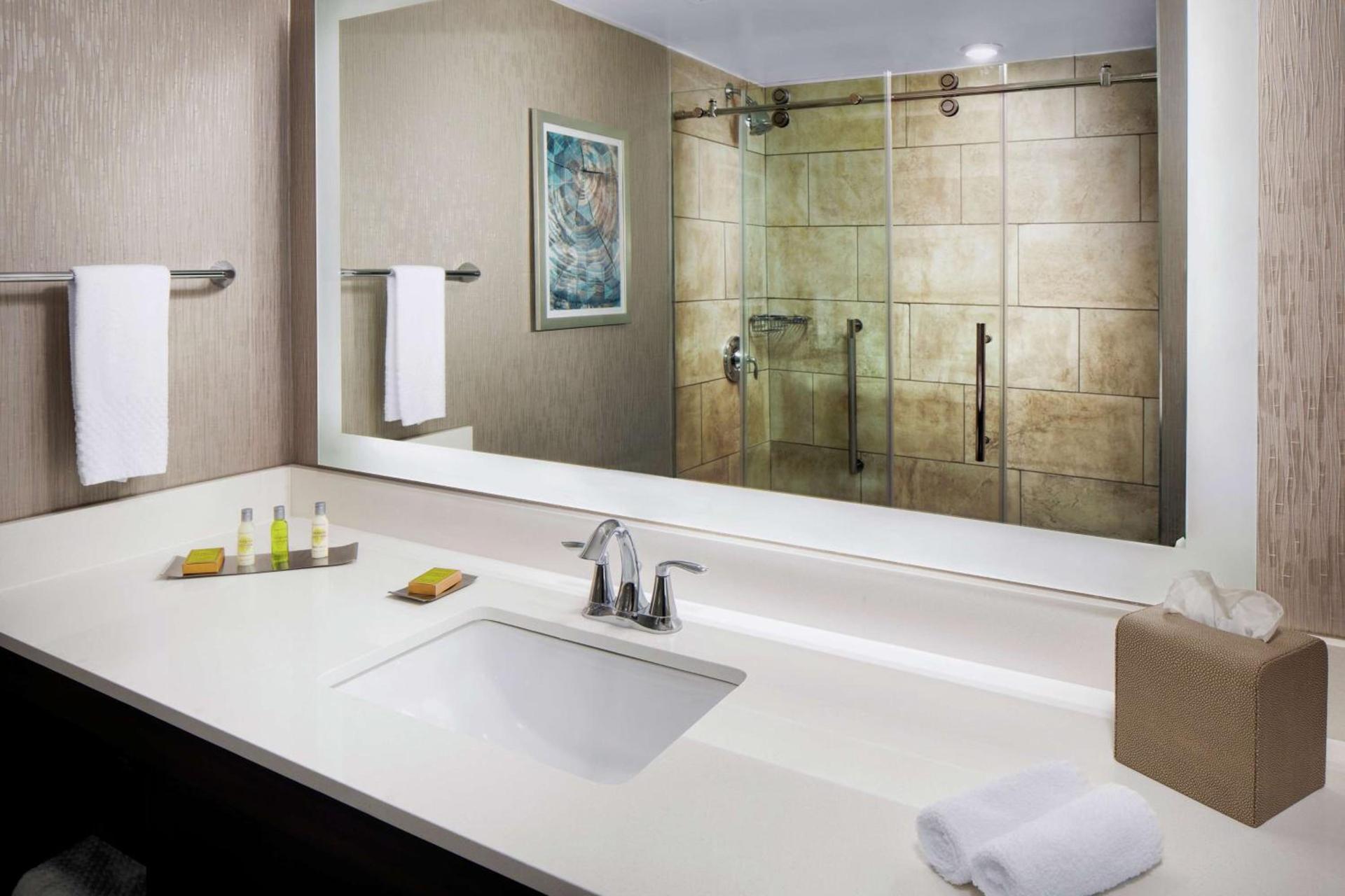 DoubleTree by Hilton Nashua photo 31