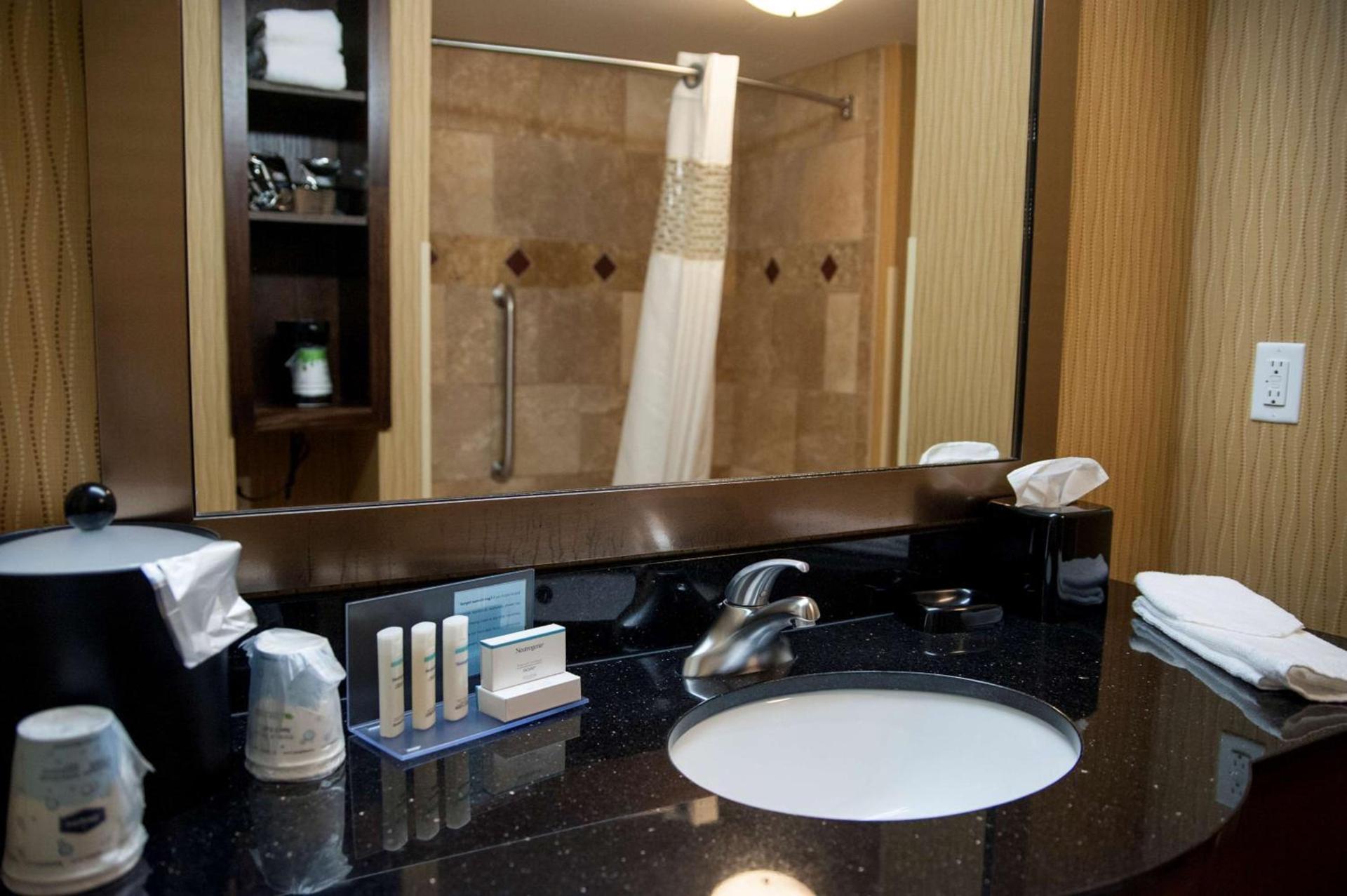 Hampton Inn & Suites Watertown photo 9