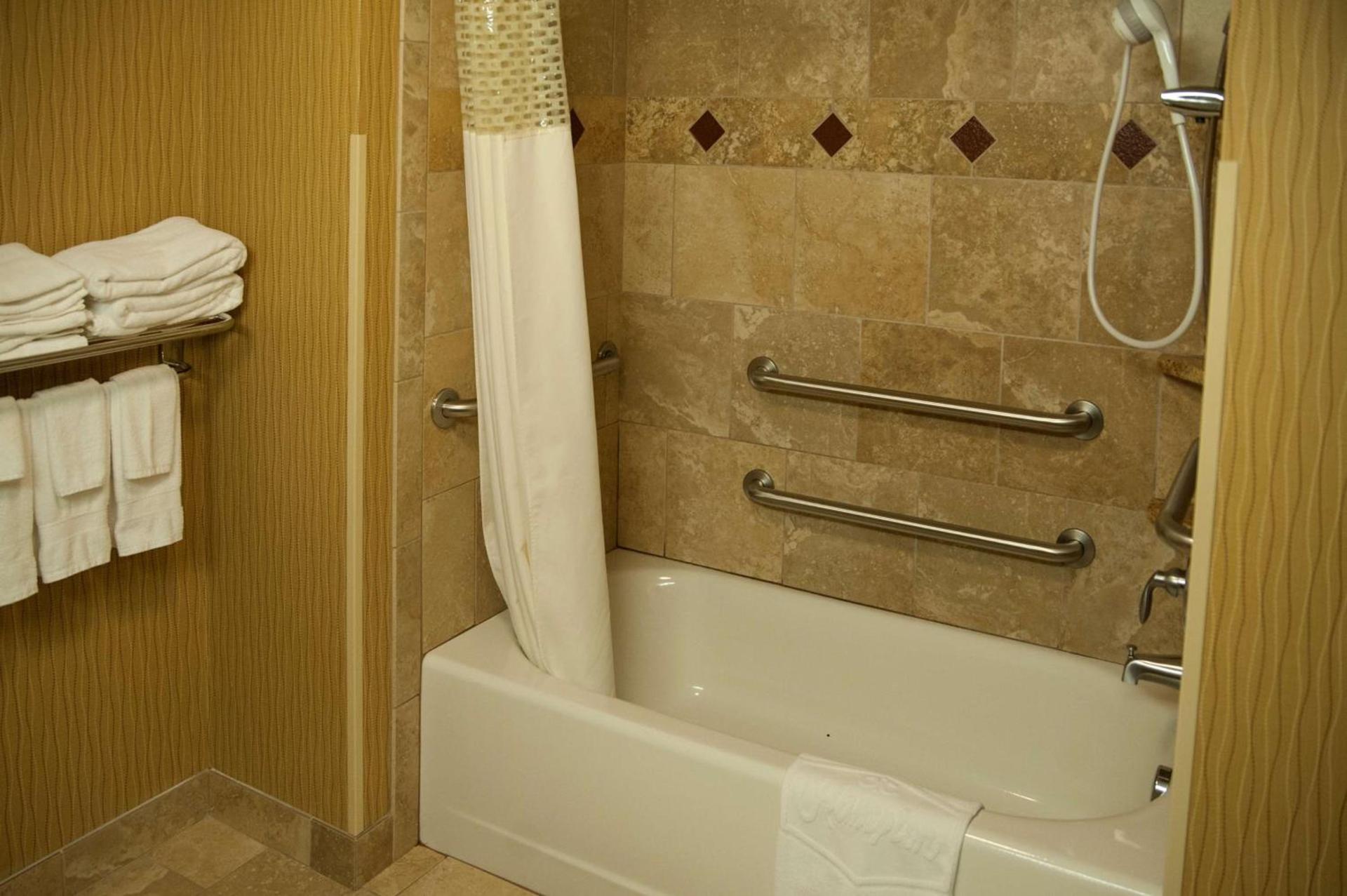 Hampton Inn & Suites Watertown photo 11