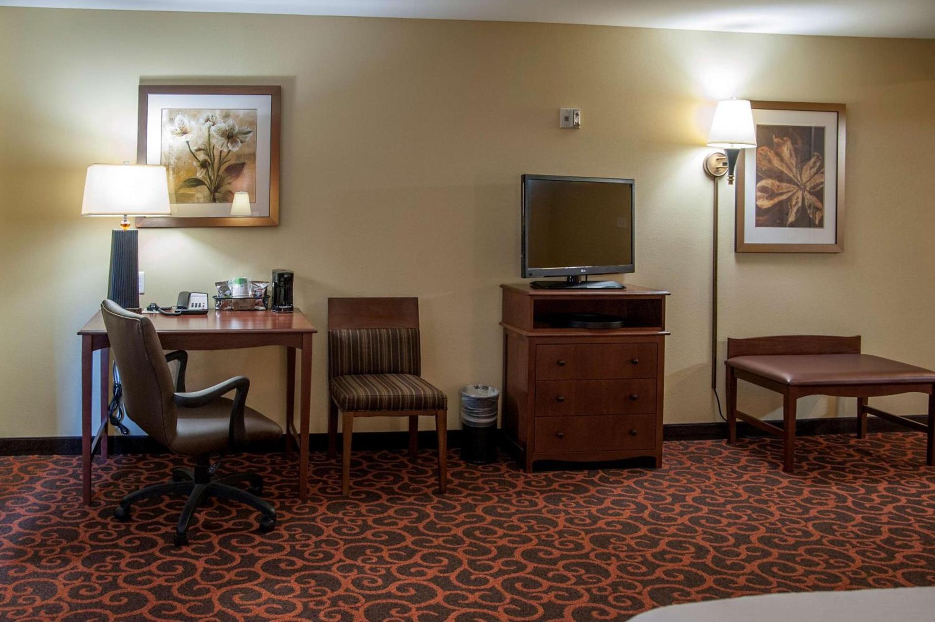 Hampton Inn & Suites Watertown photo 12