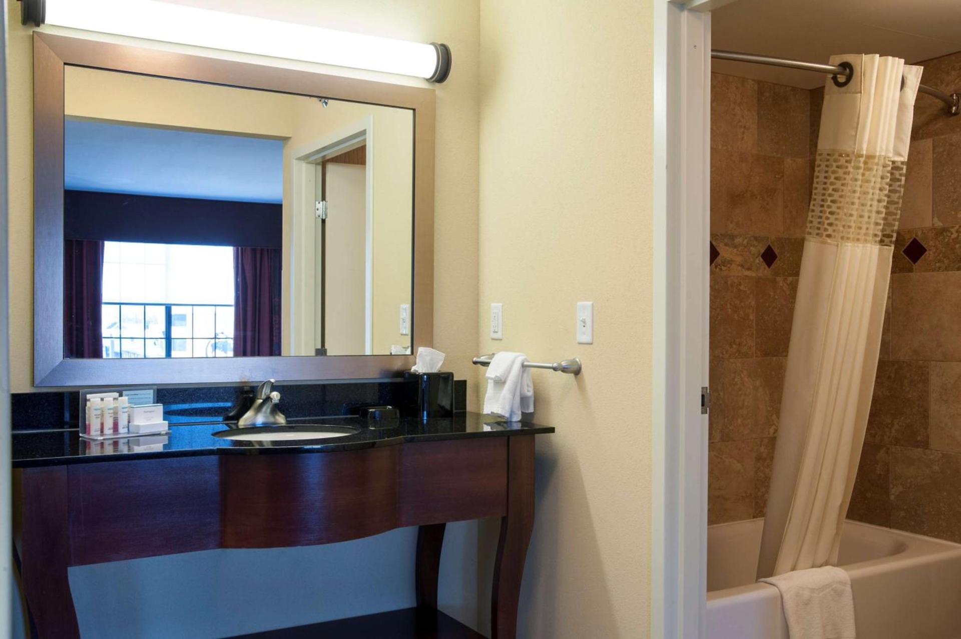 Hampton Inn & Suites Watertown photo 18