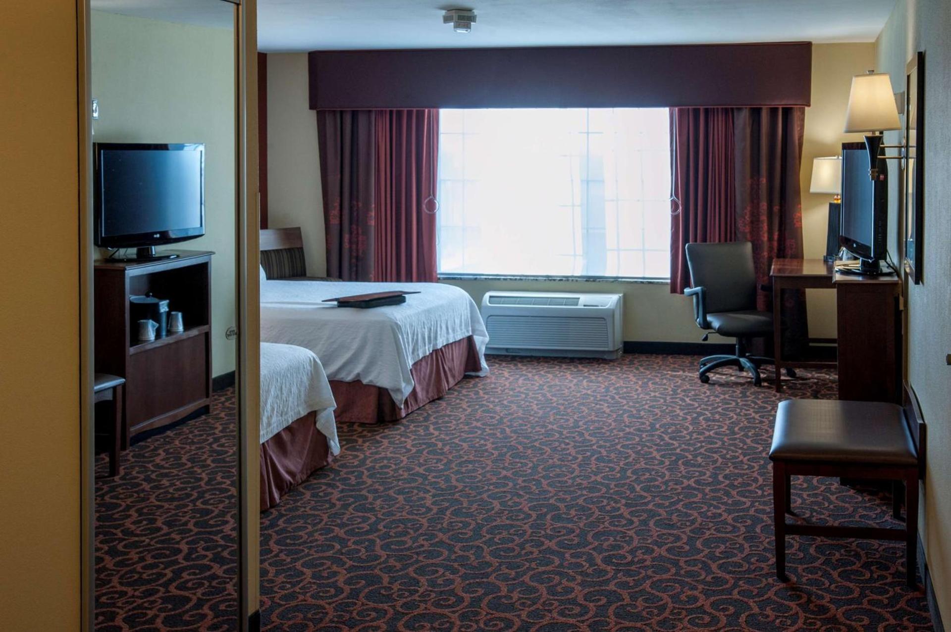 Hampton Inn & Suites Watertown photo 19
