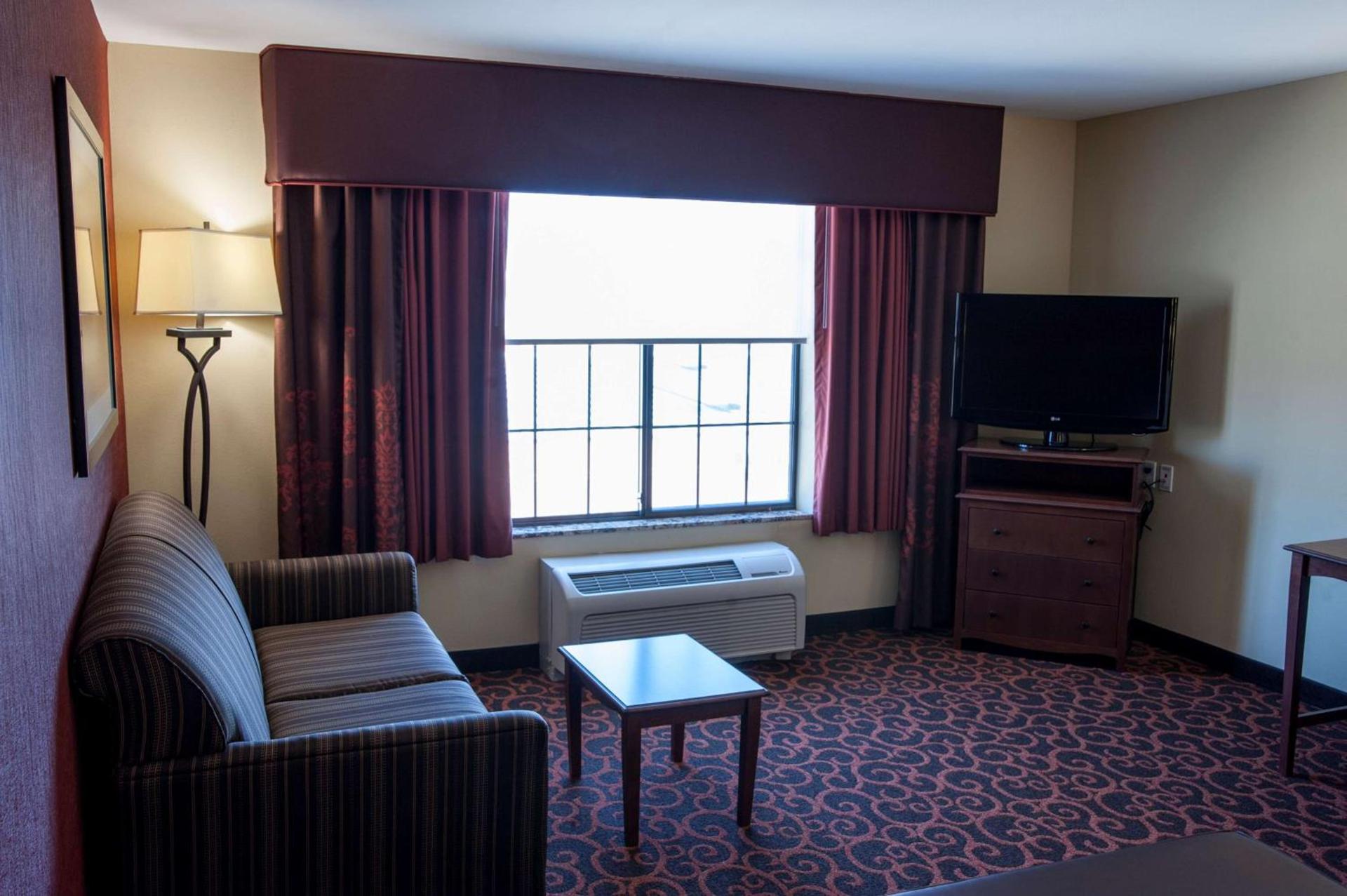 Hampton Inn & Suites Watertown photo 24