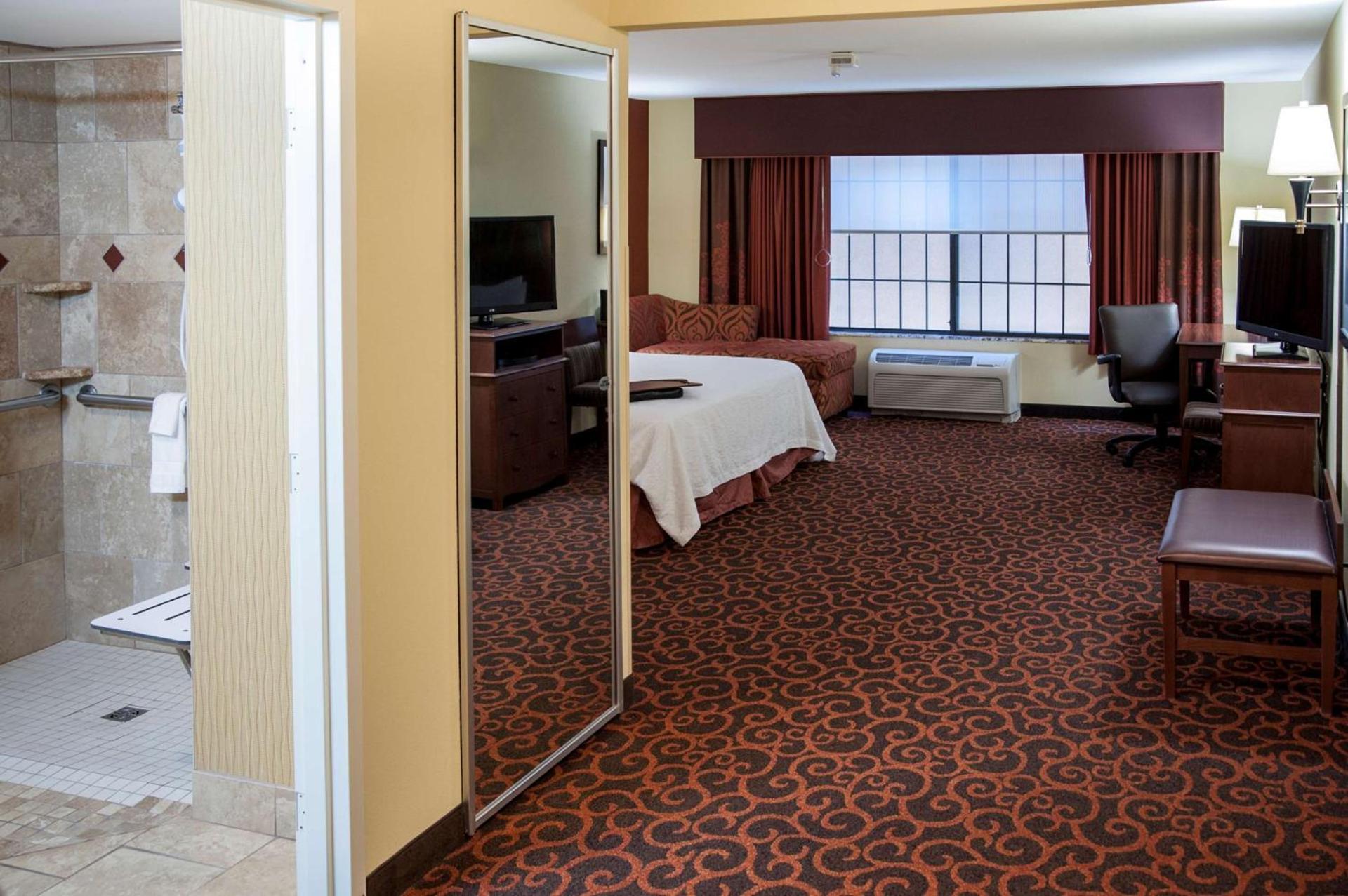 Hampton Inn & Suites Watertown photo 30