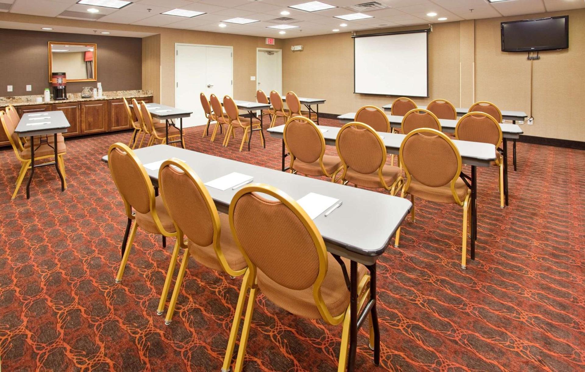 Hampton Inn & Suites Watertown photo 32