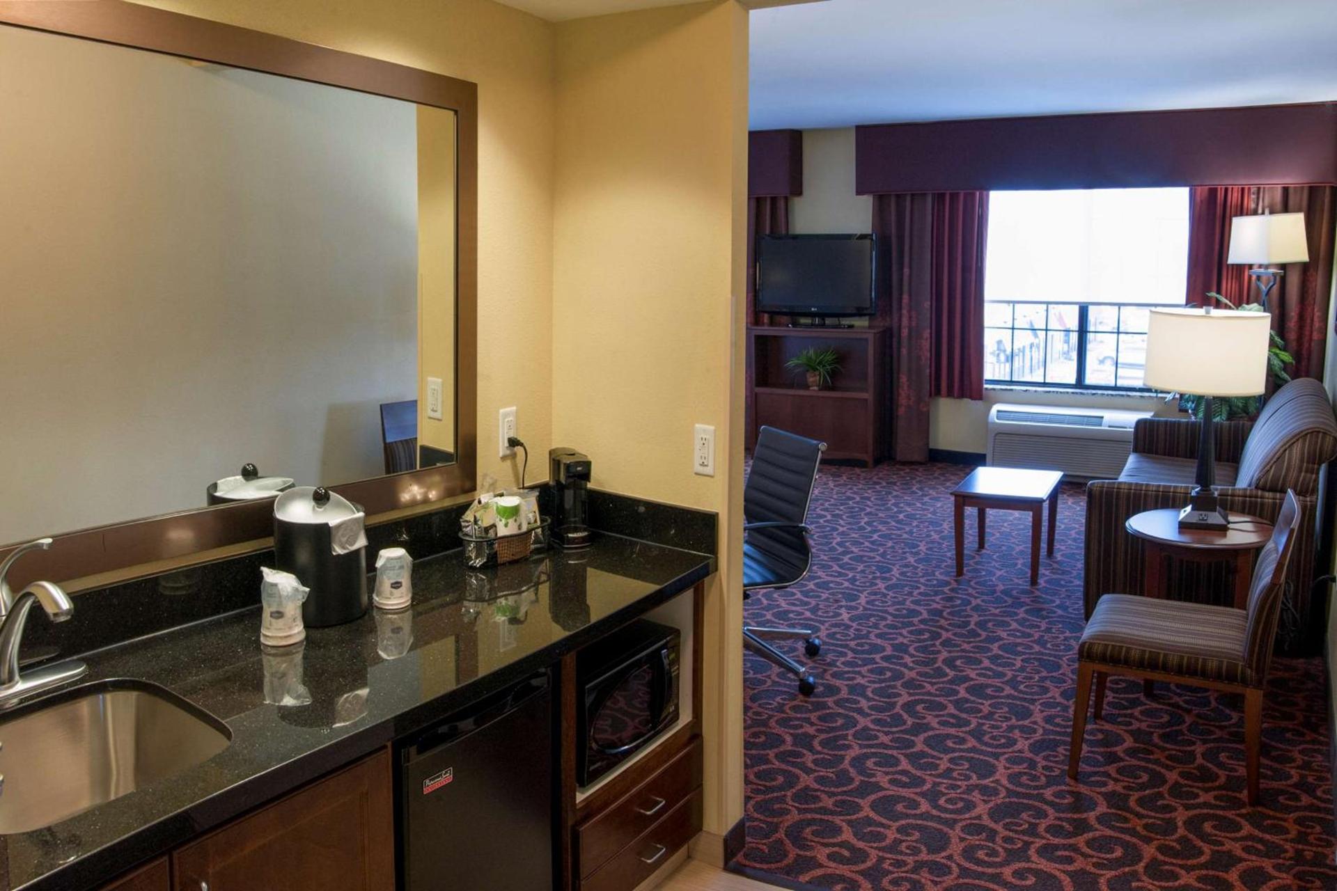 Hampton Inn & Suites Watertown photo 34