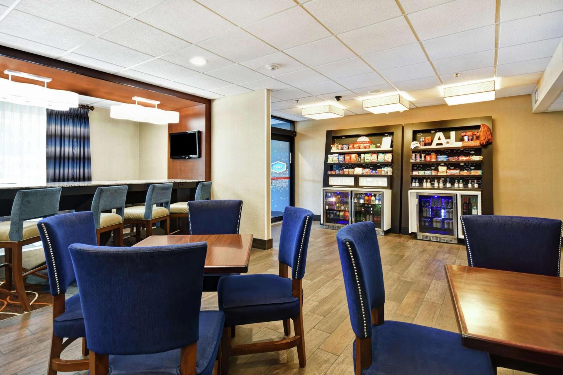 Hampton Inn Auburn photo 6