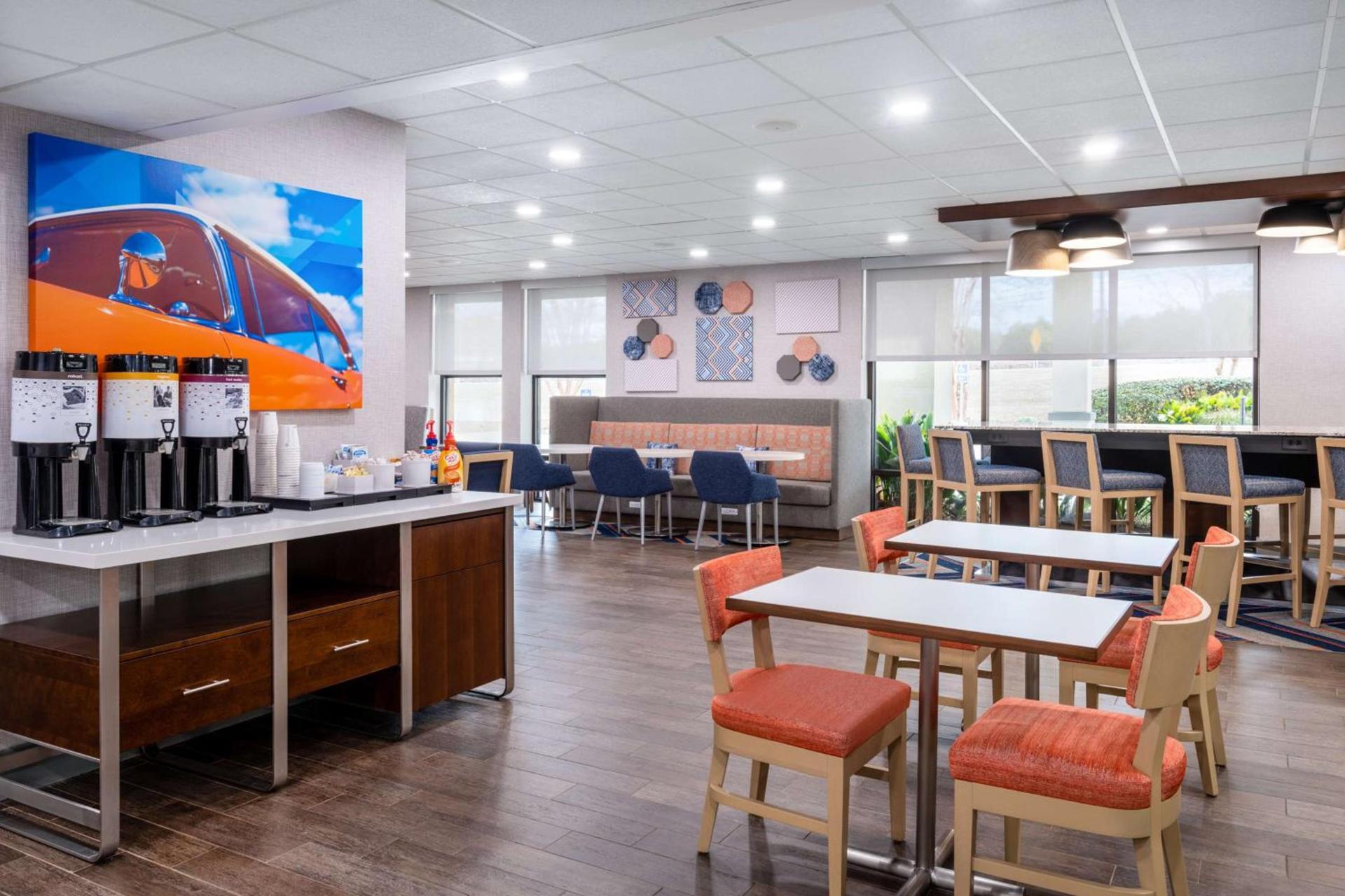 Hampton Inn Auburn photo 8