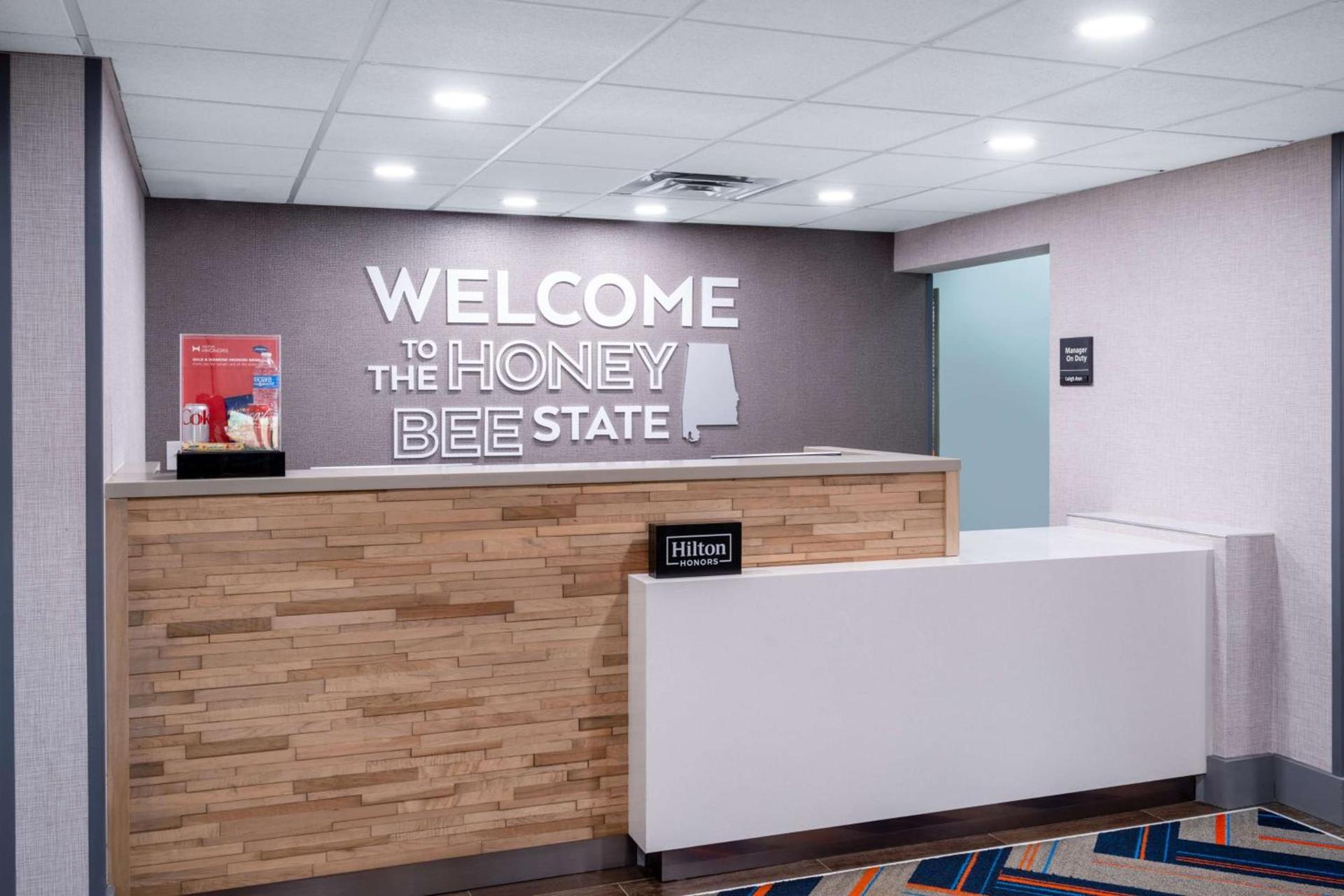 Hampton Inn Auburn photo 9