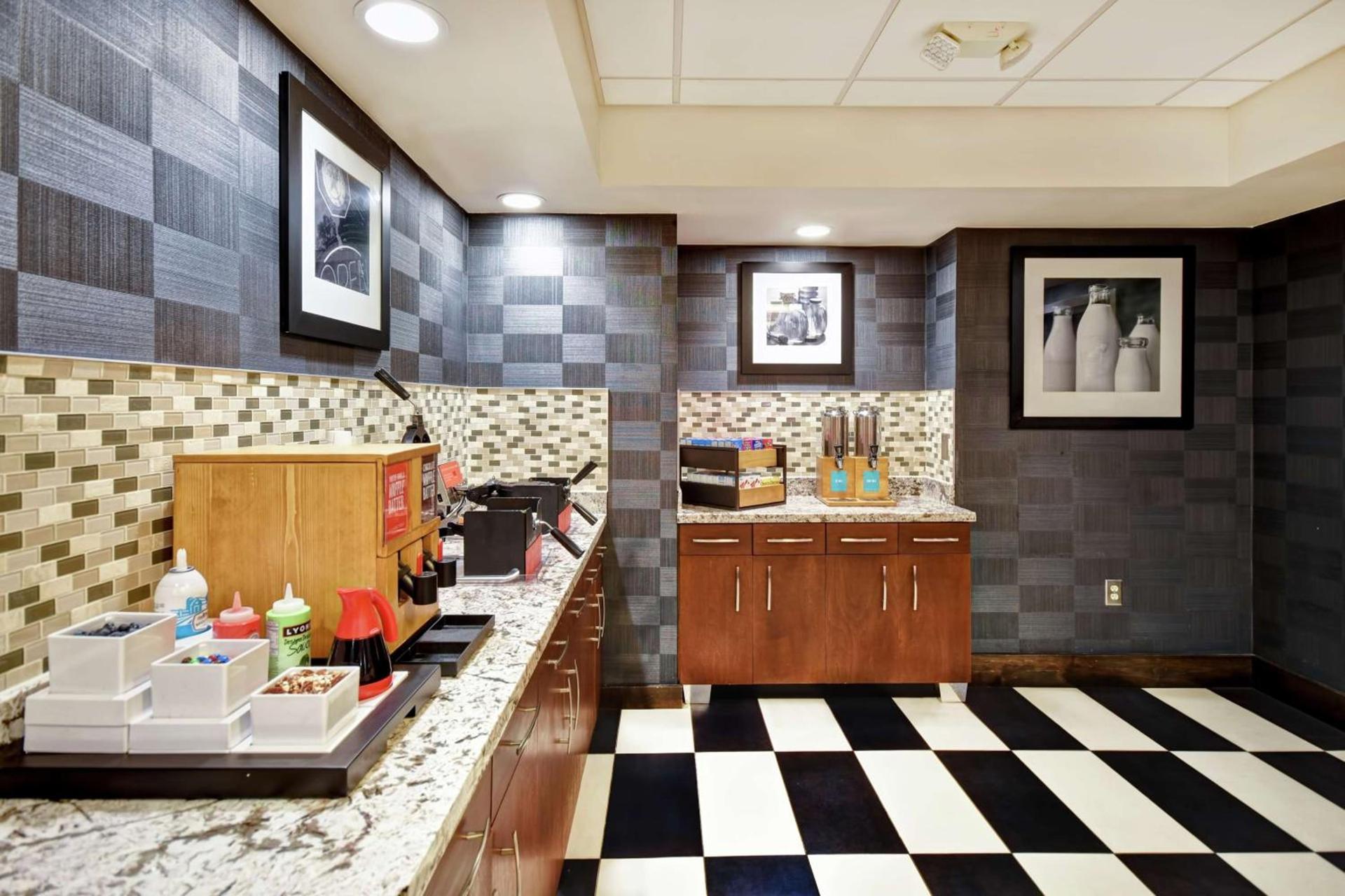 Hampton Inn Auburn photo 13