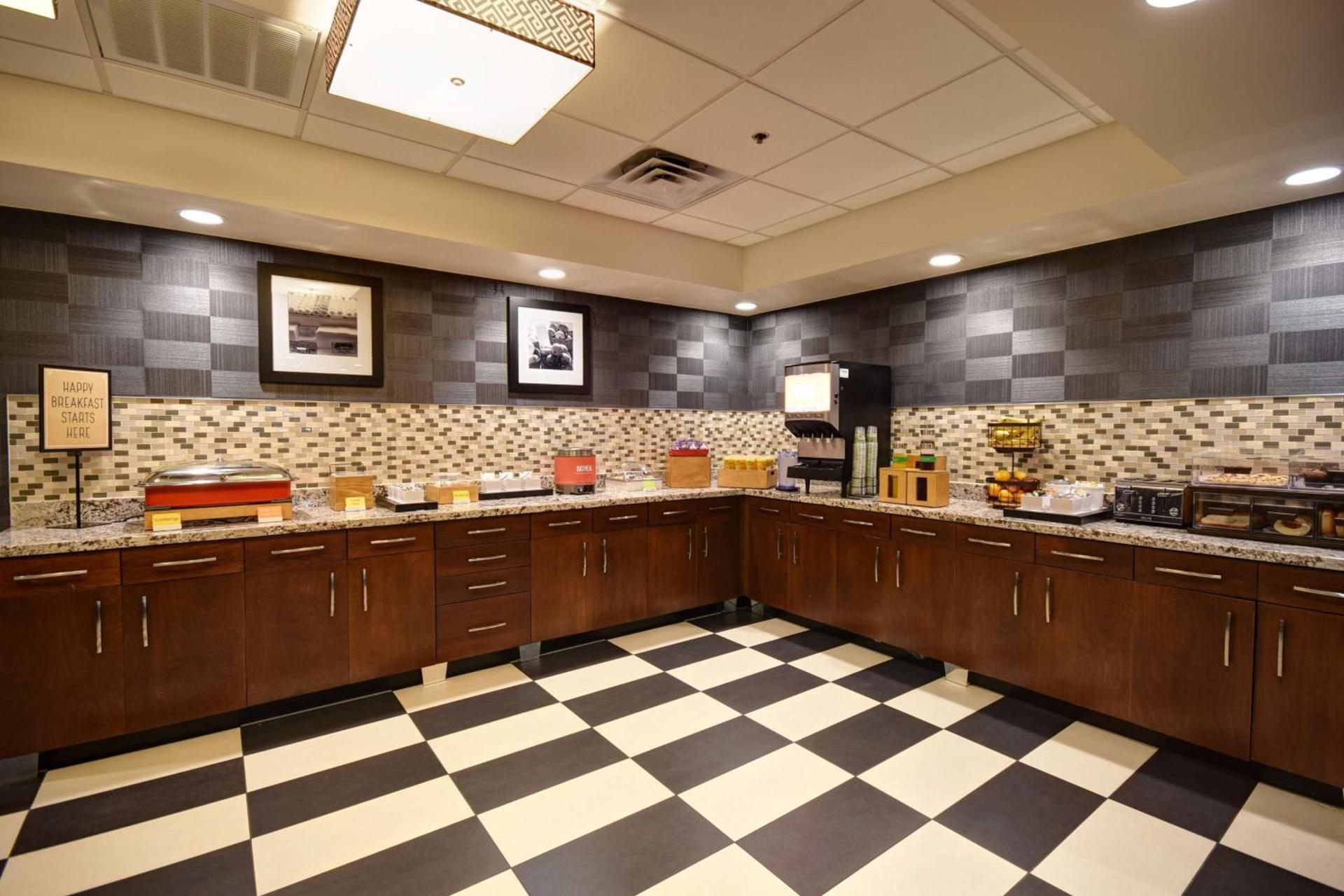 Hampton Inn Auburn photo 15