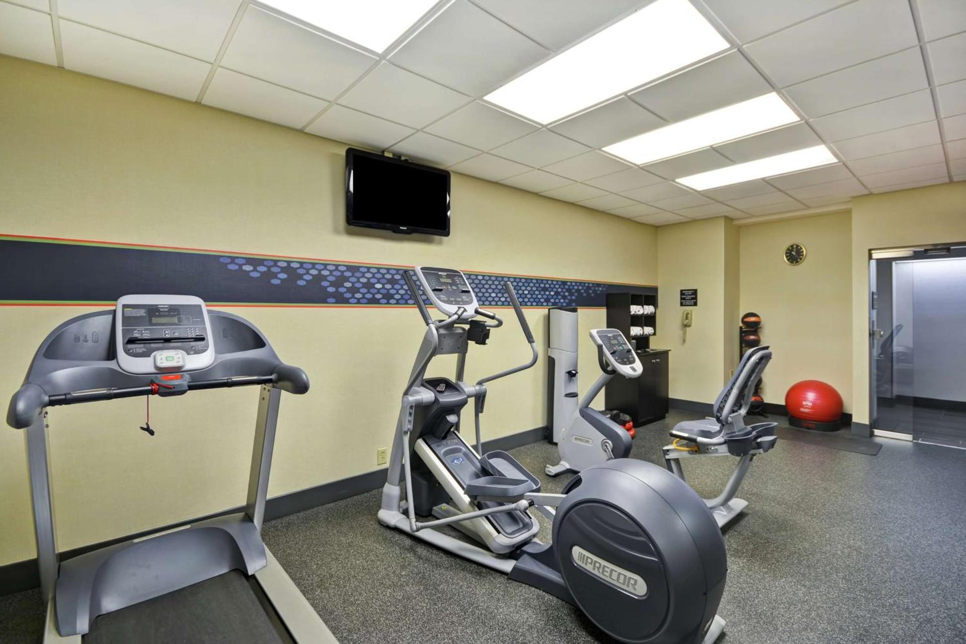 Hampton Inn Auburn photo 22