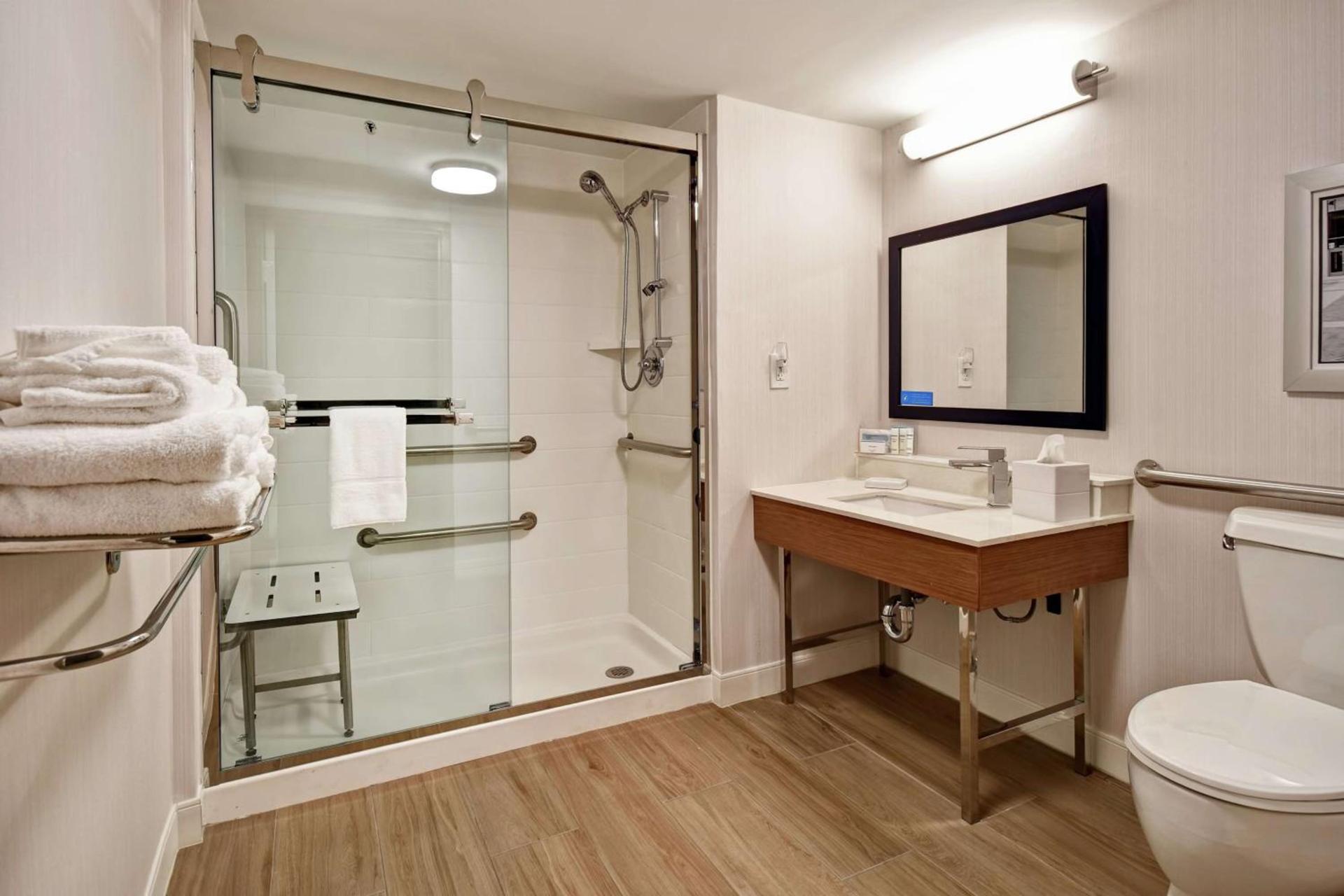 Hampton Inn Auburn photo 32