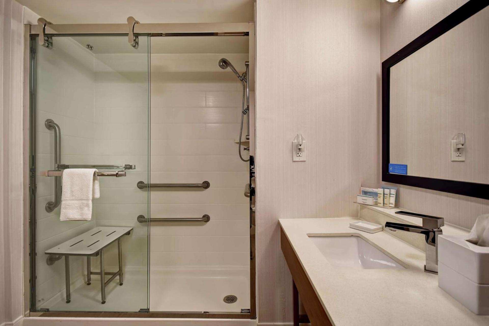 Hampton Inn Auburn photo 33