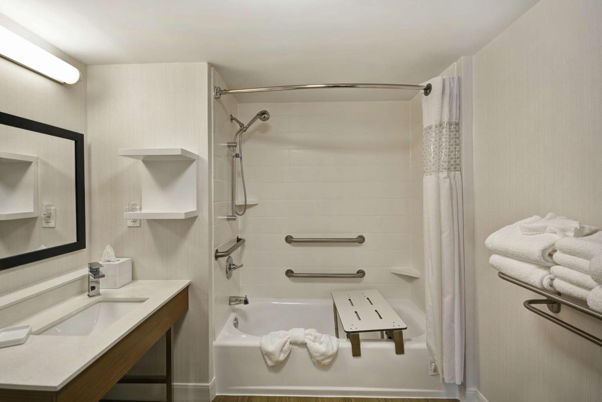 Hampton Inn Auburn photo 36